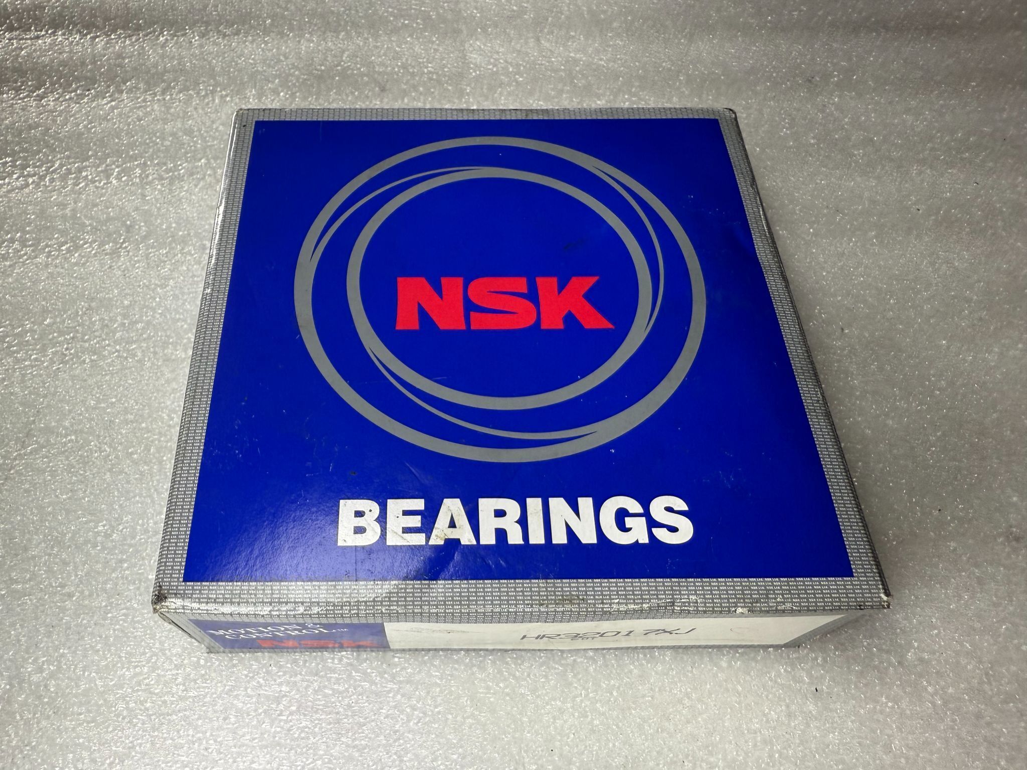 NSK HR32017XJ Tapered Roller Bearing 85 mm ID x 130 mm OD NEW 0