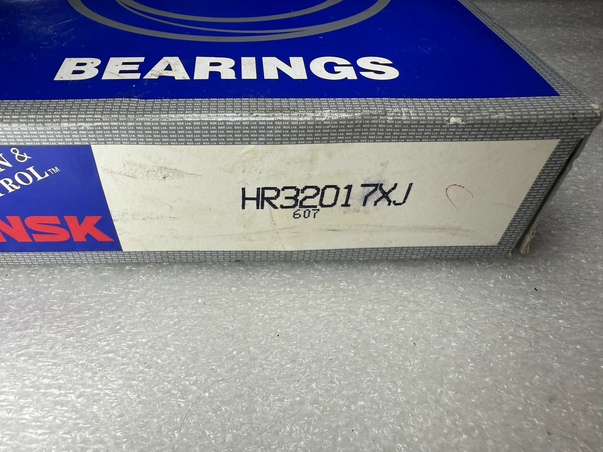 NSK HR32017XJ Tapered Roller Bearing 85 mm ID x 130 mm OD NEW 2
