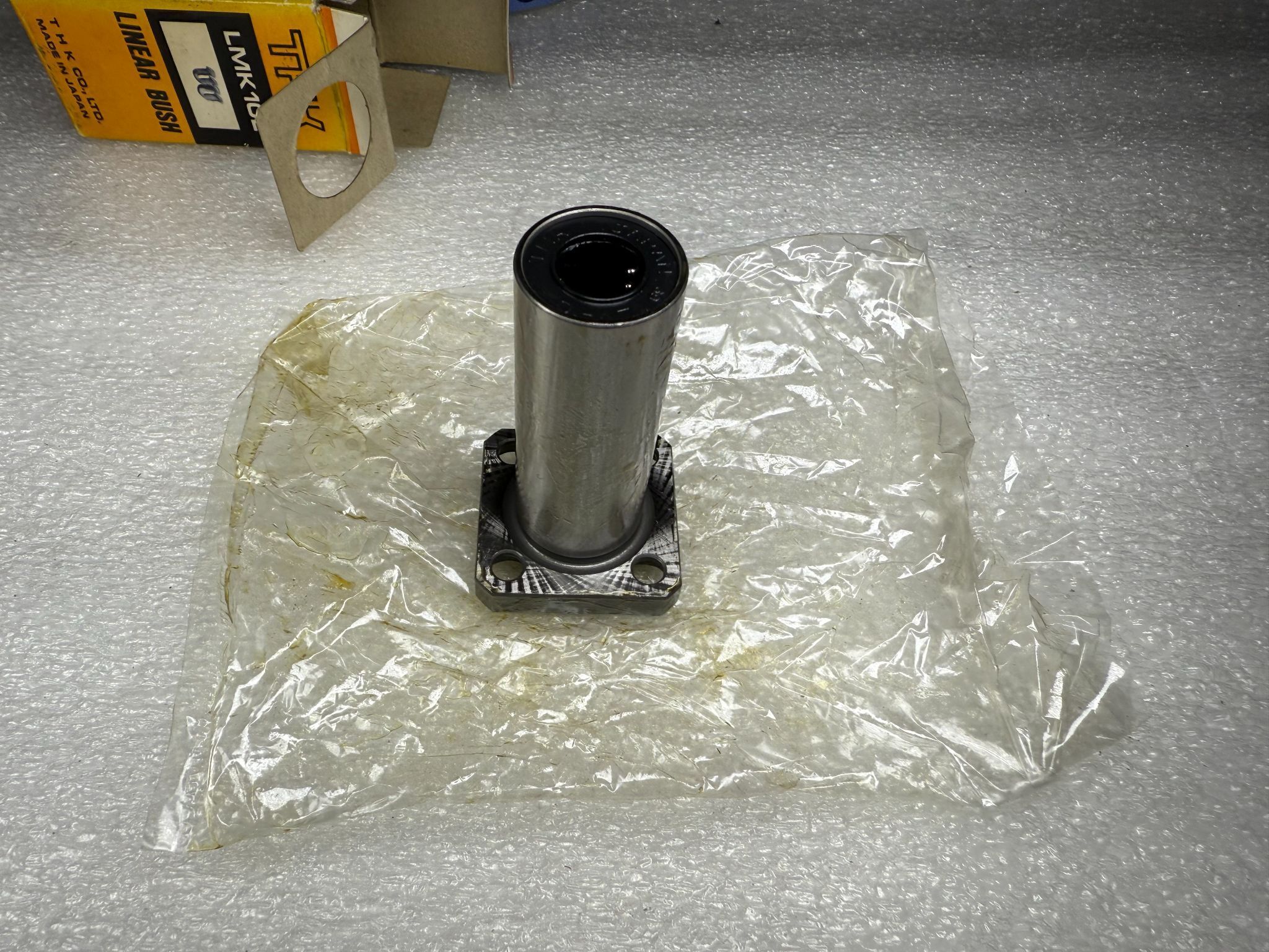 THK LMK10LUU Flanged Linear Bushing 10 mm ID x 19 mm OD NEW 1