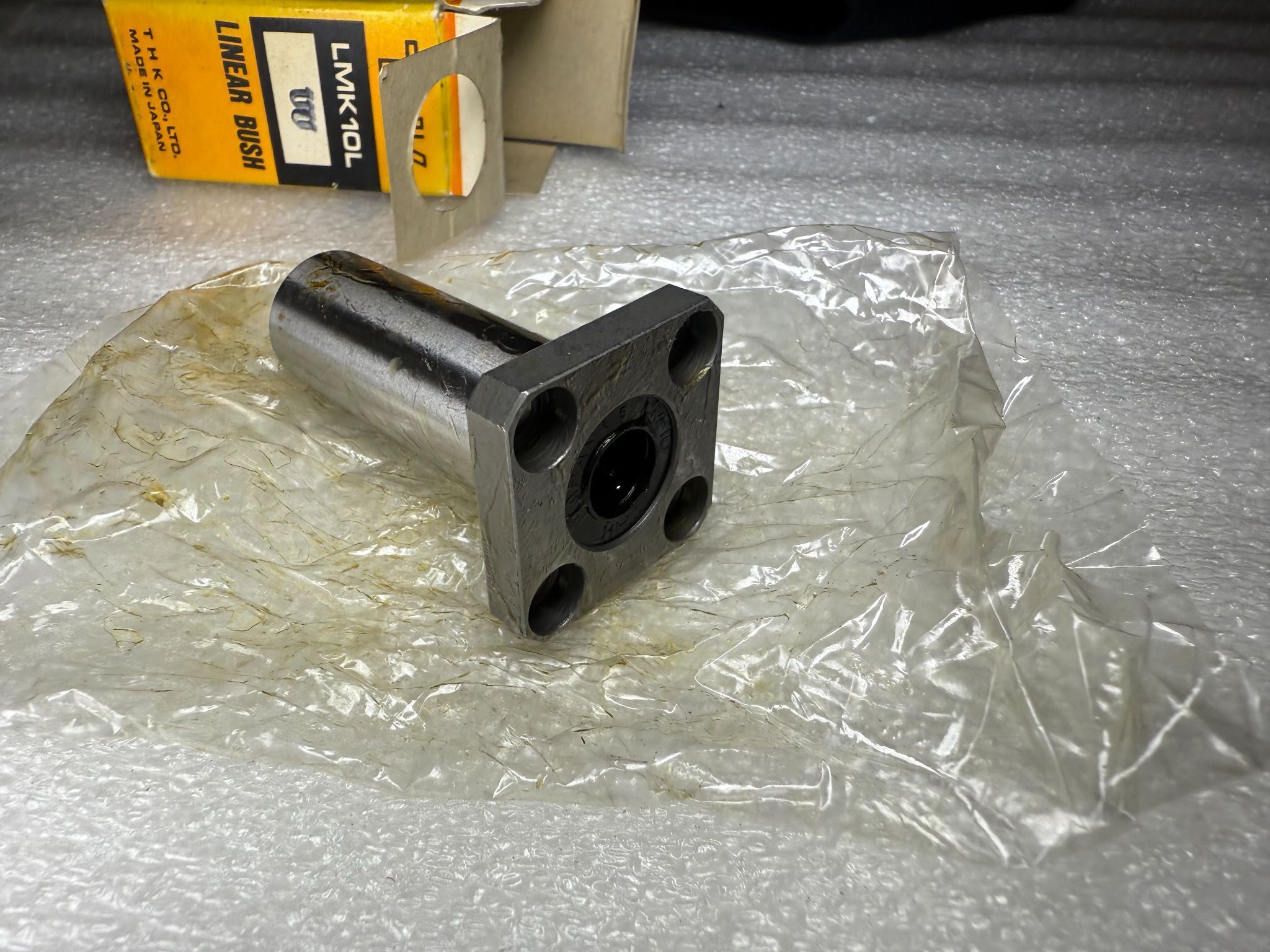 THK LMK10LUU Flanged Linear Bushing 10 mm ID x 19 mm OD NEW 2