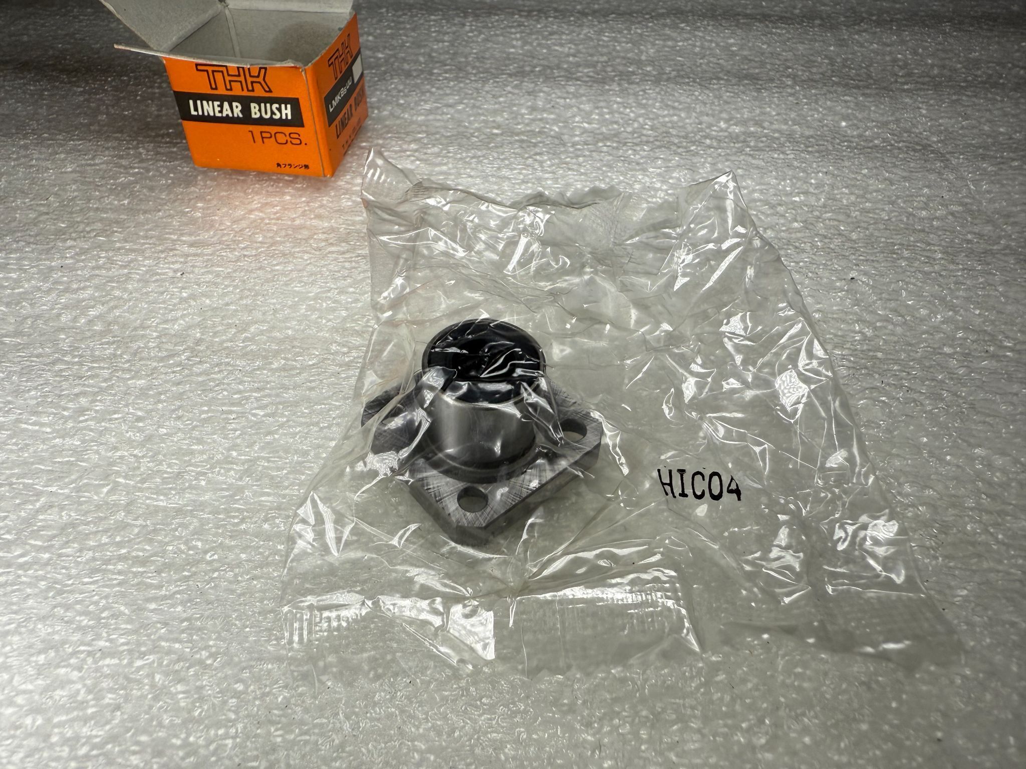 THK LMK8SUU Flanged Linear Bushing 8 mm ID x 15 mm OD NEW 1