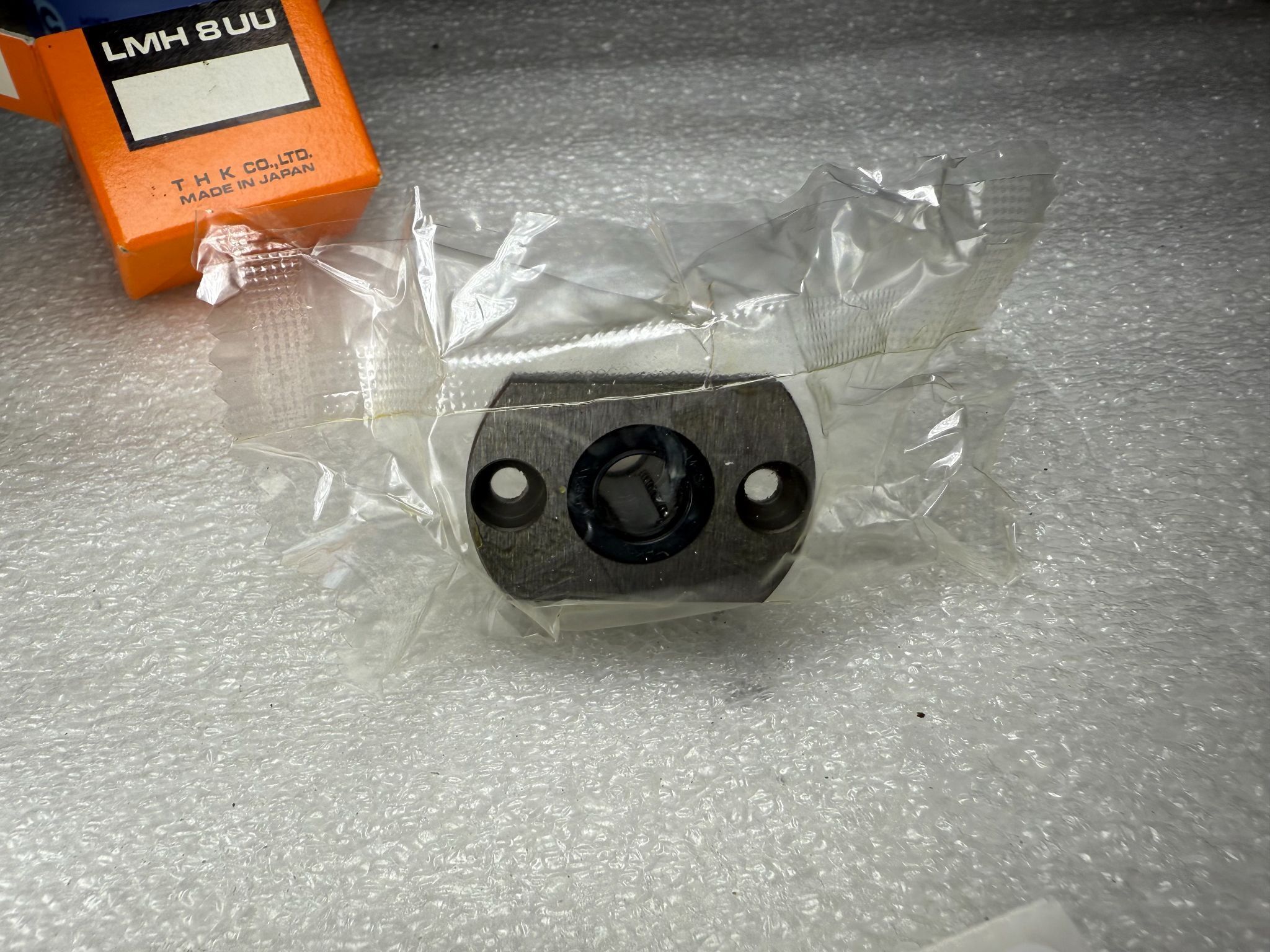 THK LMH8UU Flanged Linear Bushing NEW 2