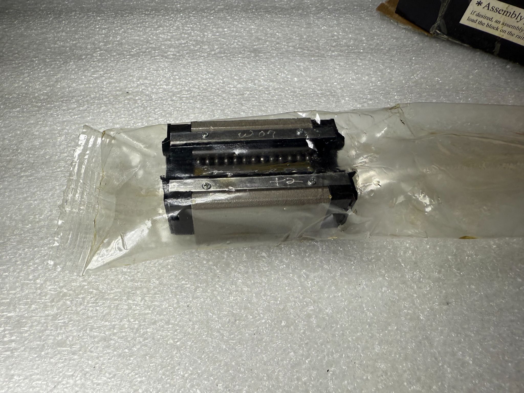 THK HSR15R1SS(GK) Linear Guide Block NEW 1