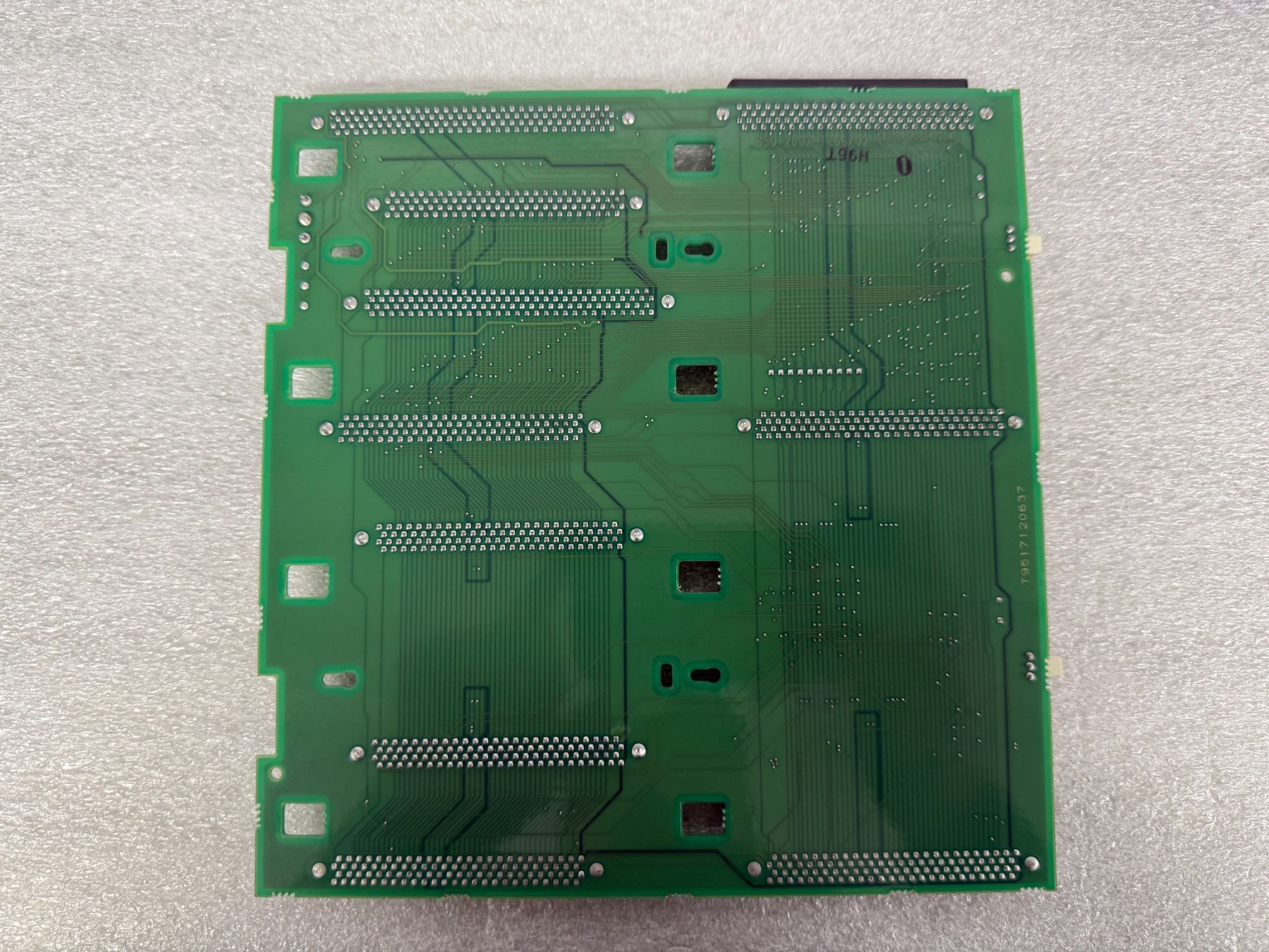FANUC A20B-2002-0761/01A PCB - Backplane USED 3