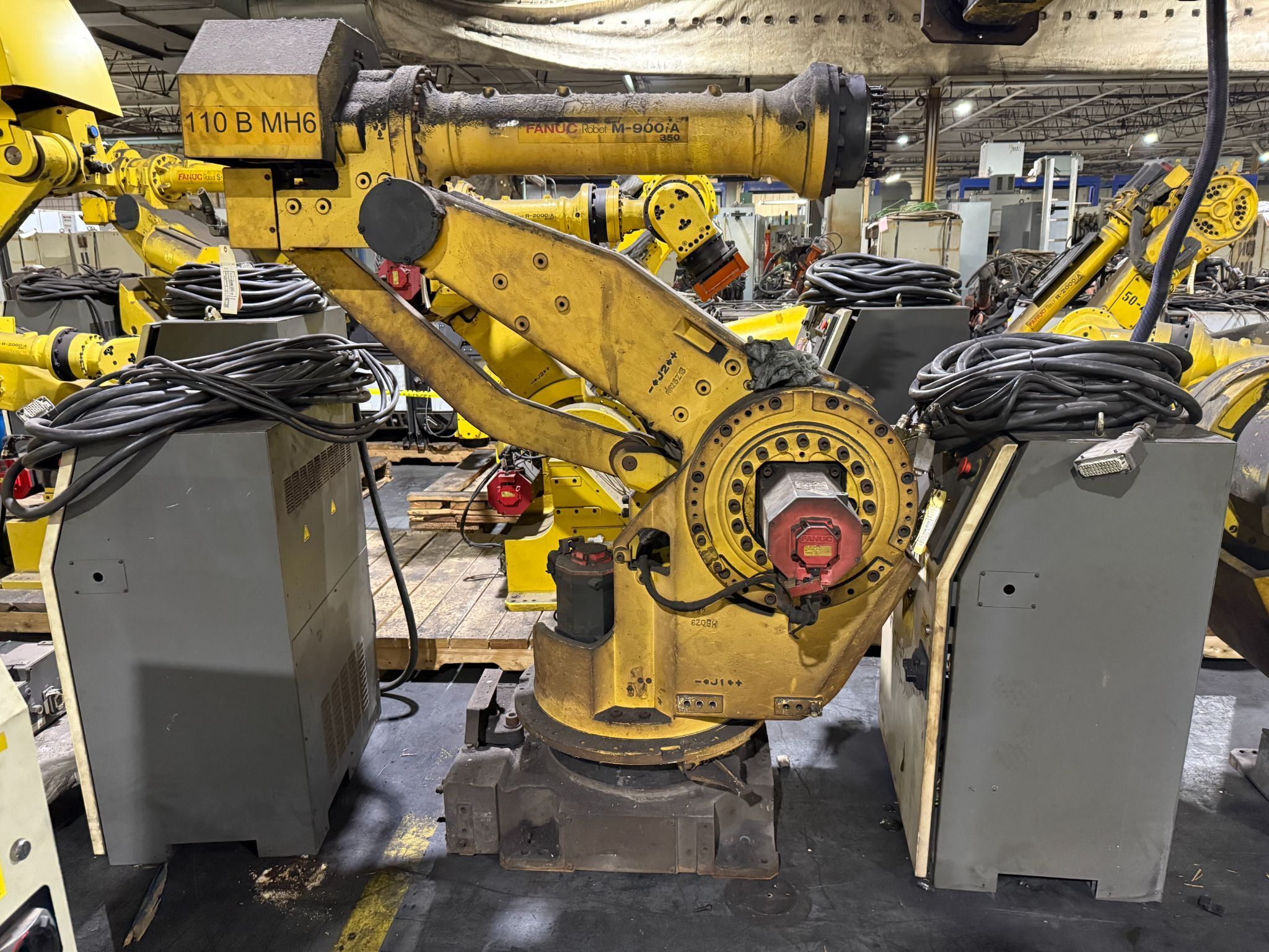 FANUC M-900iA/350 Robot Arm PARTS ONLY - Missing Wrist 0