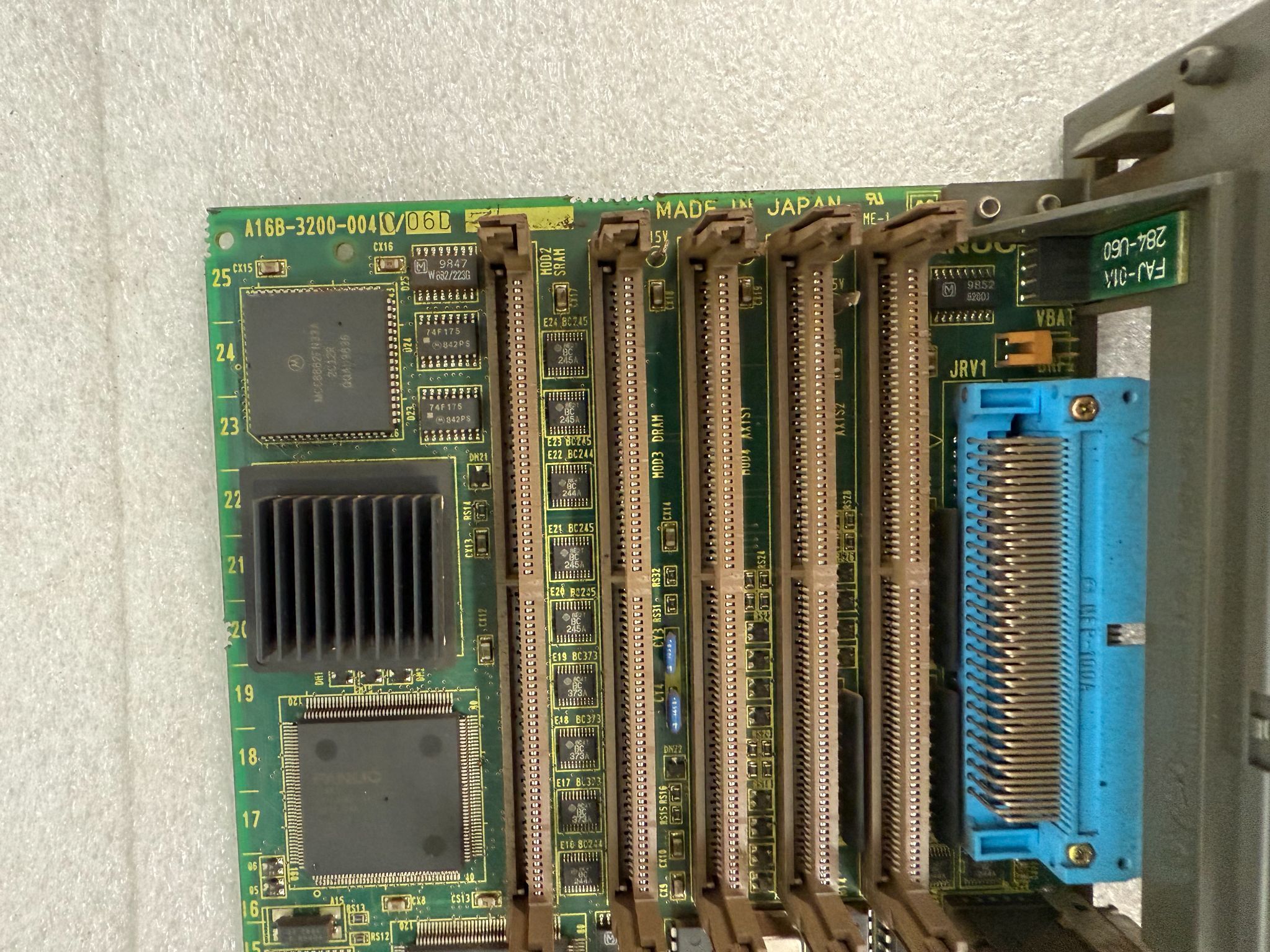 FANUC A16B-3200-0040/06D PCB - R-J2 Main CPU USED 4