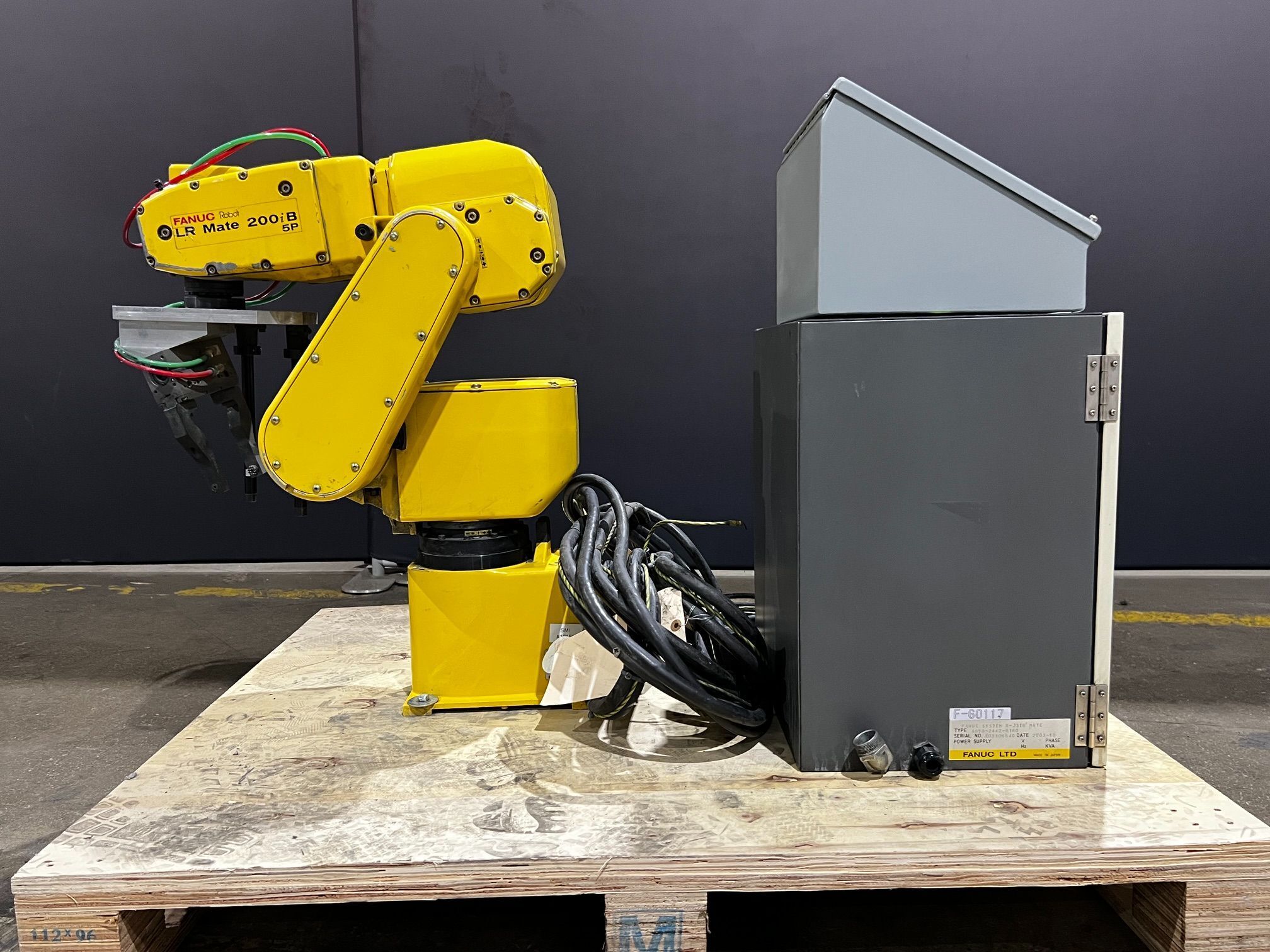 FANUC LR Mate 200iB/5P Complete with R-J3iB Mate Controller USED 0