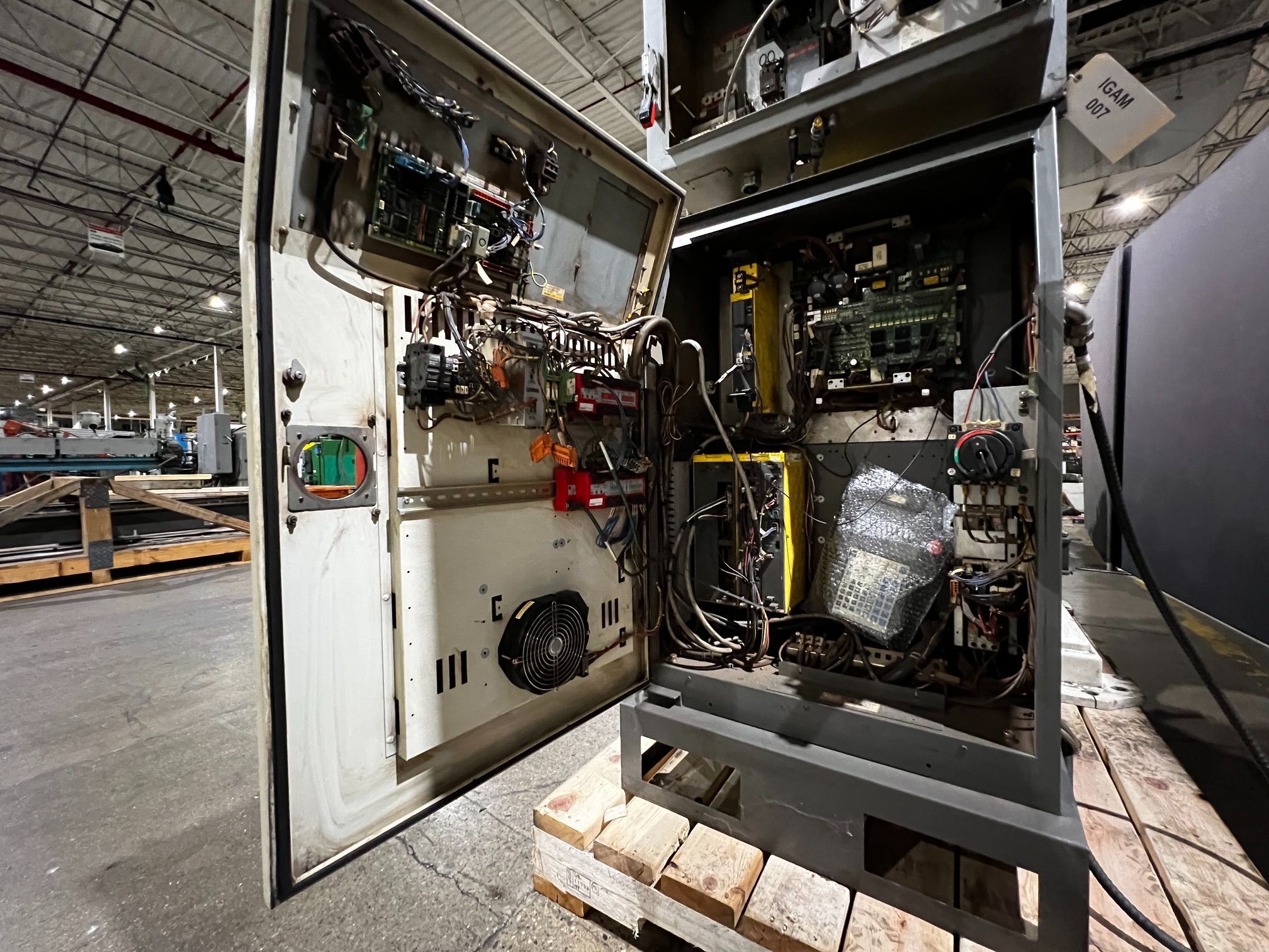 FANUC R-2000iB/210F Complete With R-30iA Controller & WTC 5003 Weld Inverter USED 10