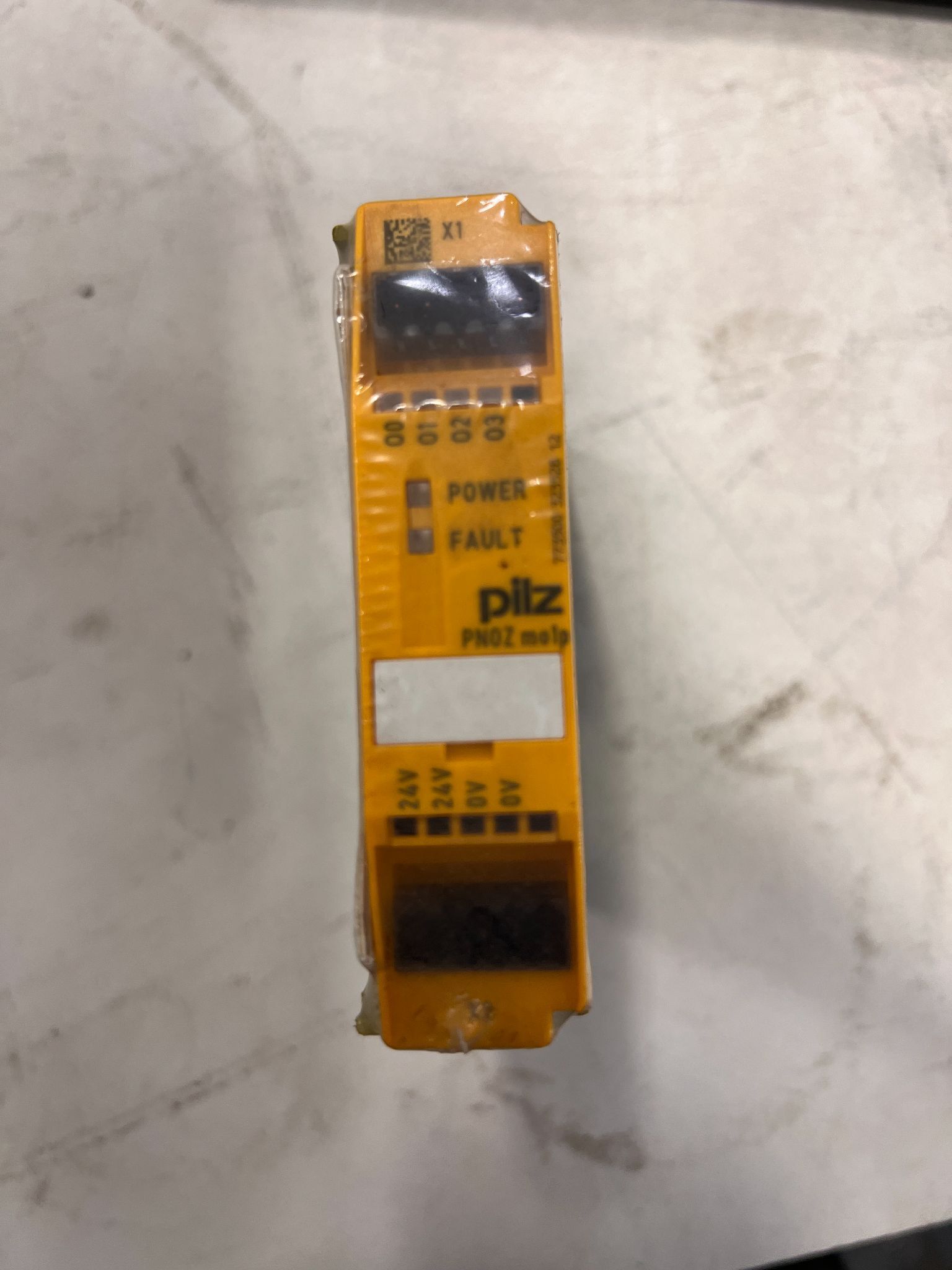PILZ PNOZmo1p PLC MODULE & CONTROL SUPPLIES NEW 0