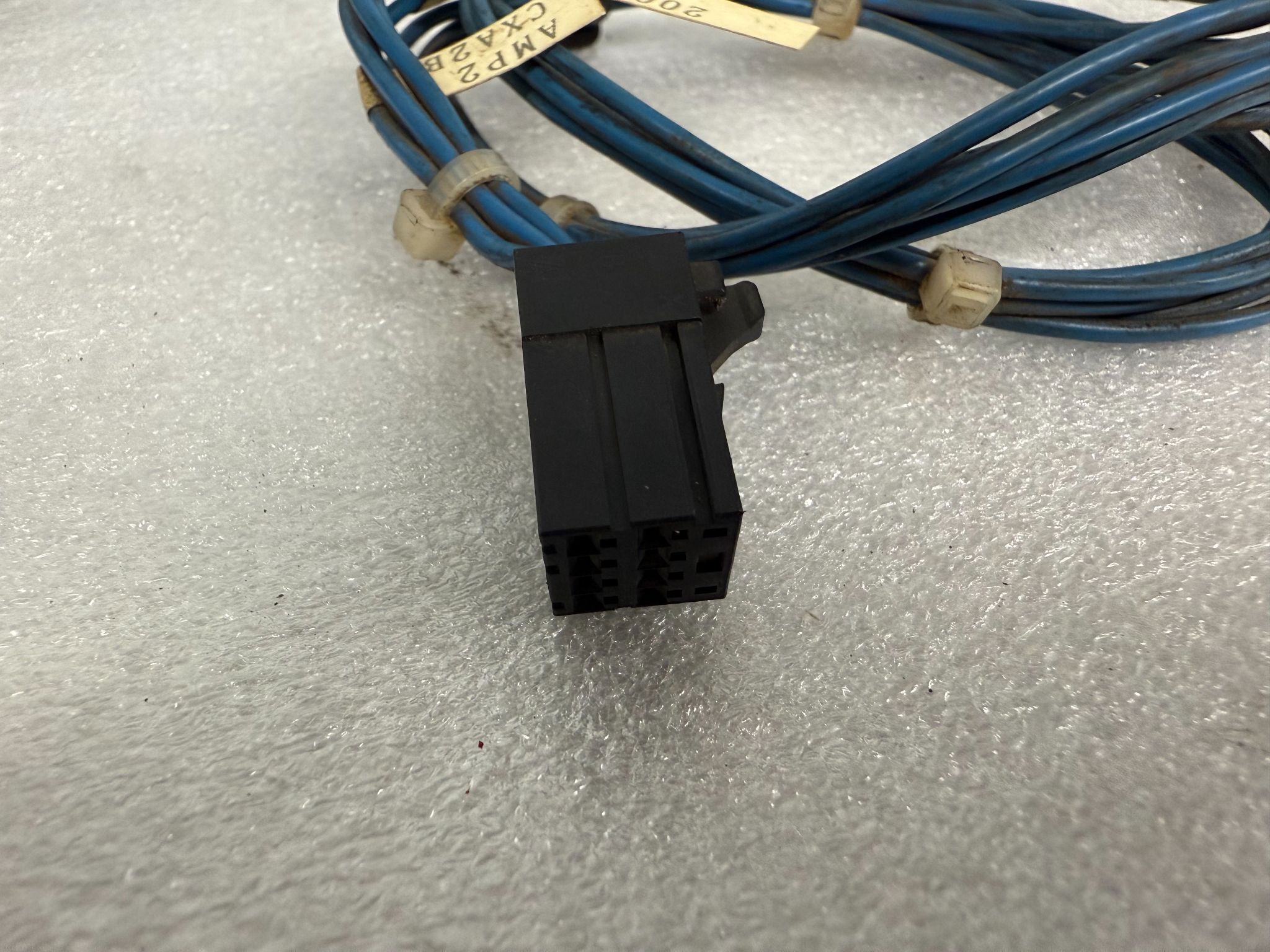 FANUC A660-2005-T558 L=0.6M CXS2A Aux Cable USED 2