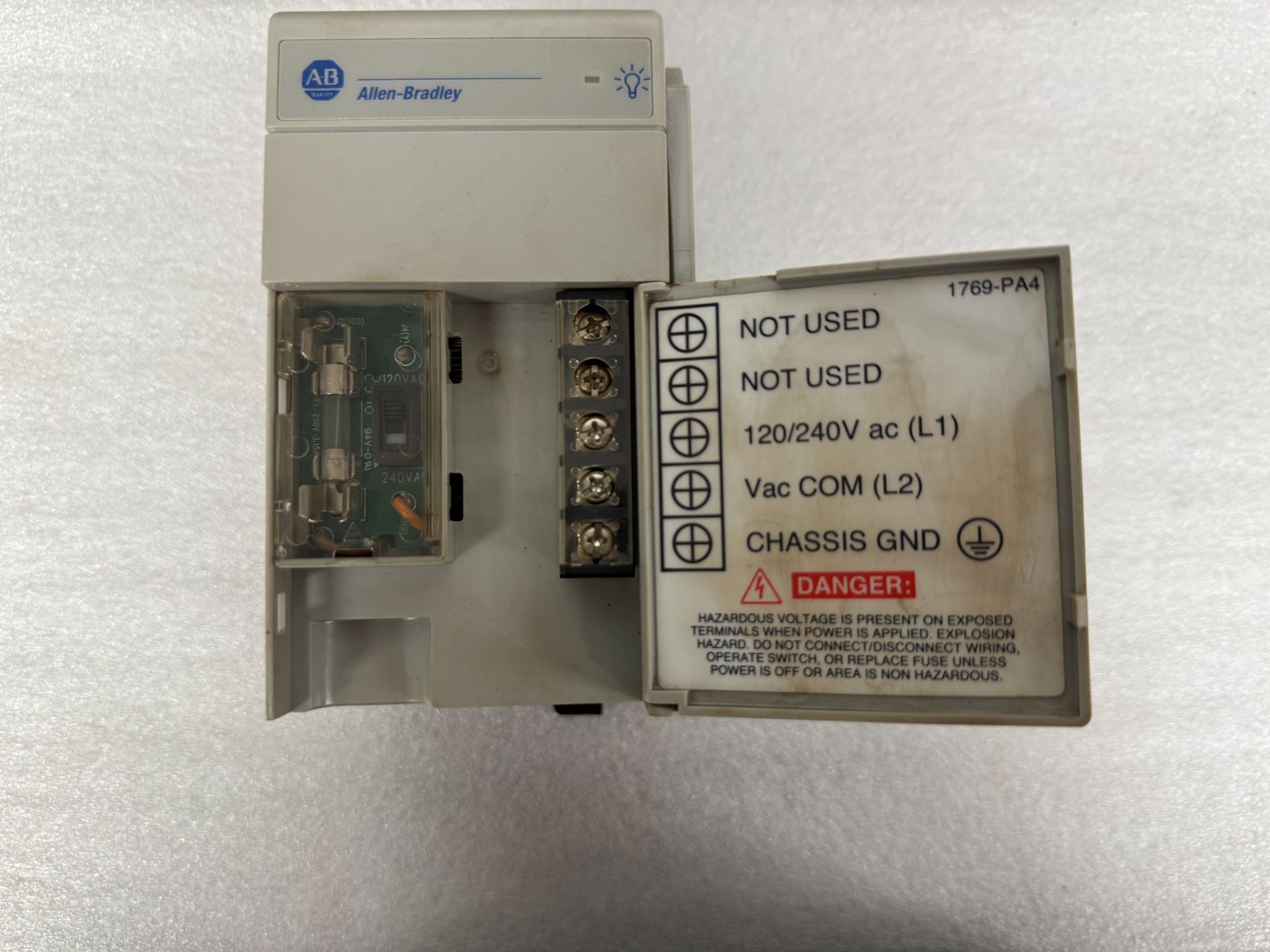 ALLEN BRADLEY 1769-PA4 CompactLogix Power Supply USED 4