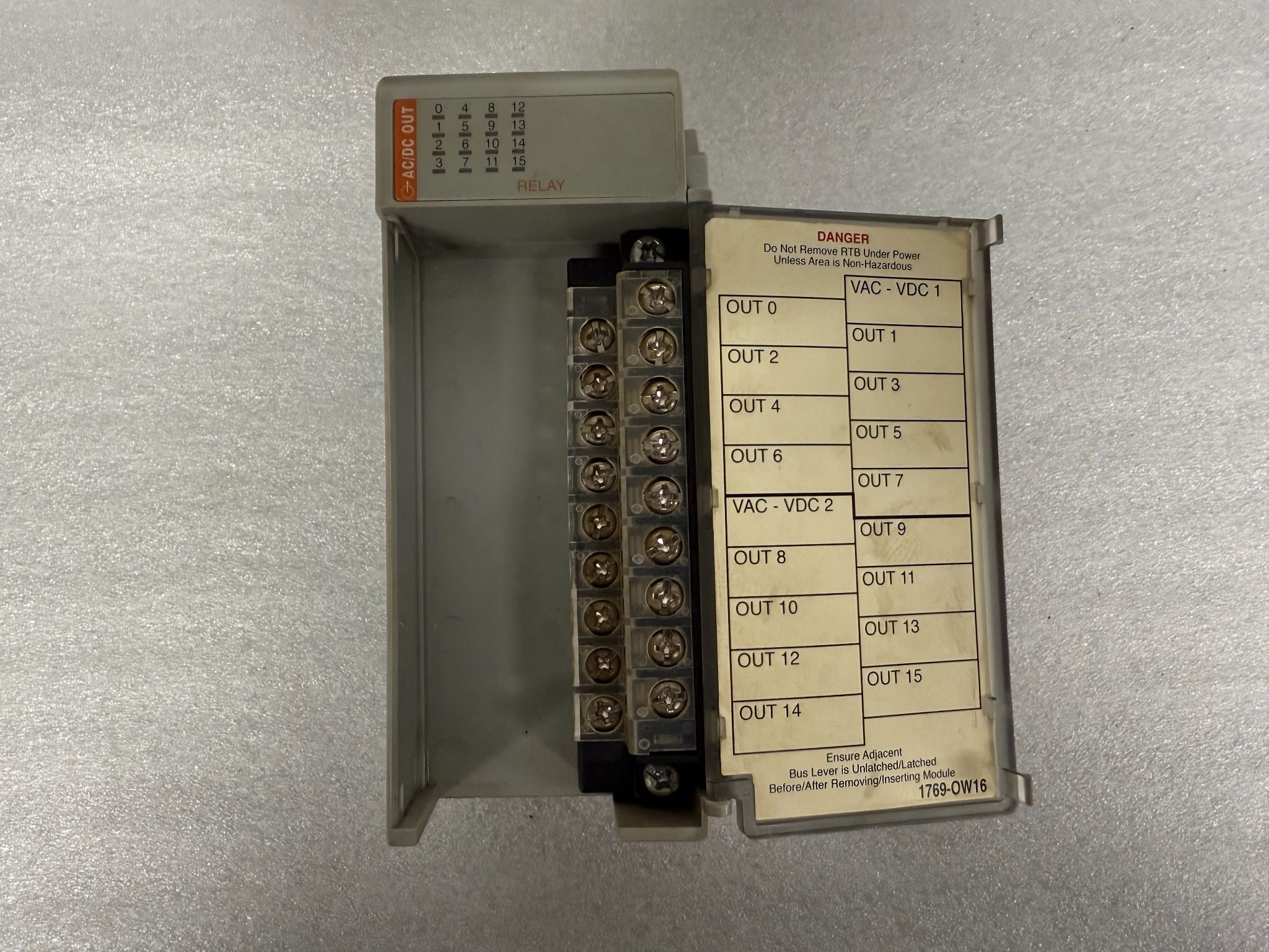 ALLEN BRADLEY 1769-OW16 CompactLogix 16-Point Relay Output Module USED 1