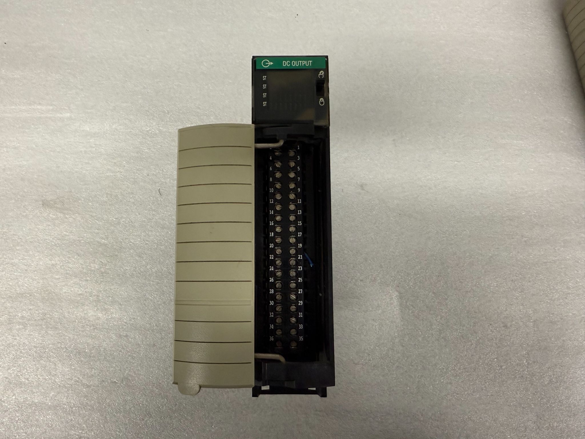 ALLEN BRADLEY 1756-OB32 ControlLogix Digital Output Module USED 1