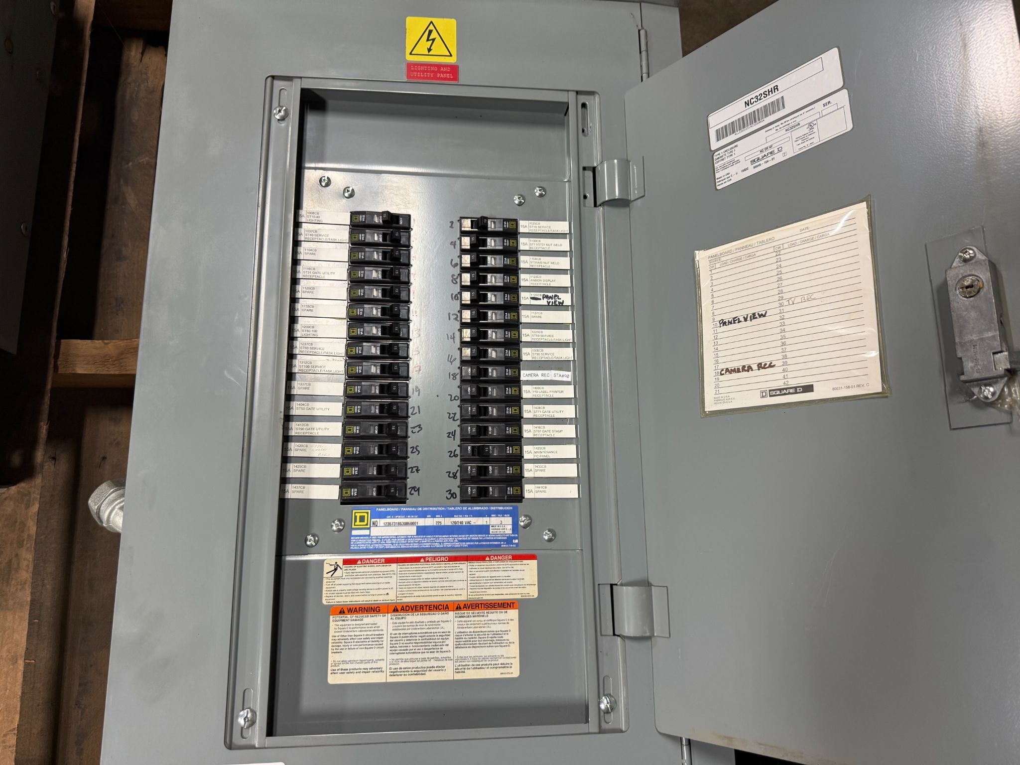 SQUARE D NC32SHR Breaker Panel w/ 30 (15 A) Fuse Slots USED 4