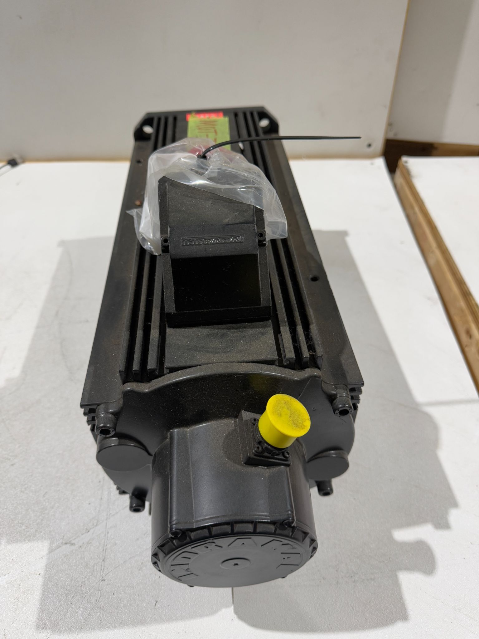 REXROTH INDRAMAT MHD115C-024-PG0-AA SERVO MOTORS USED 0