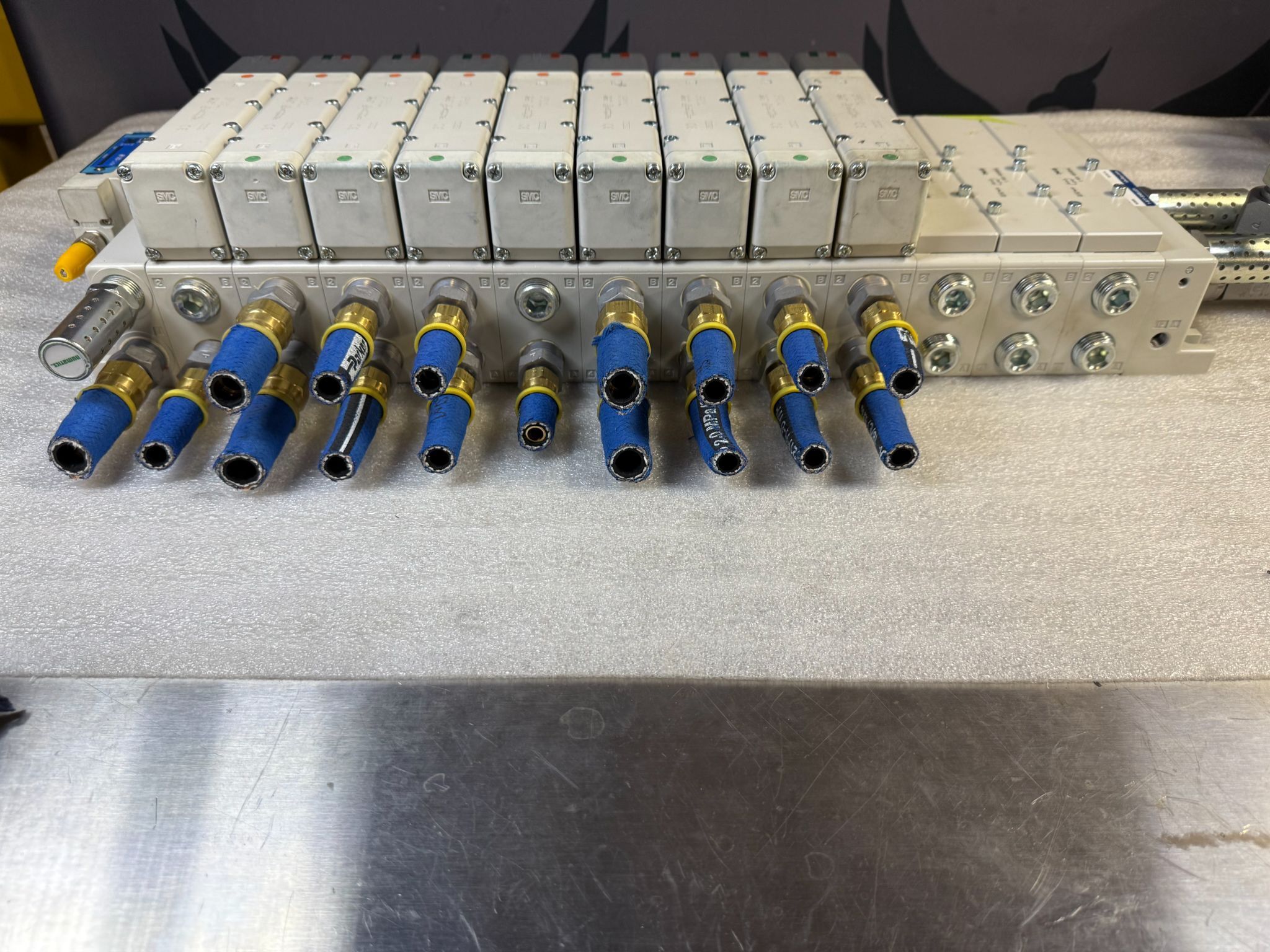 SMC VV5QC51-1204TSKAN VQC Manifold w/ (2) VQ5101-51, (4) VQ5201-51, (3) VQ4201-51 Solenoid Valves USED 6