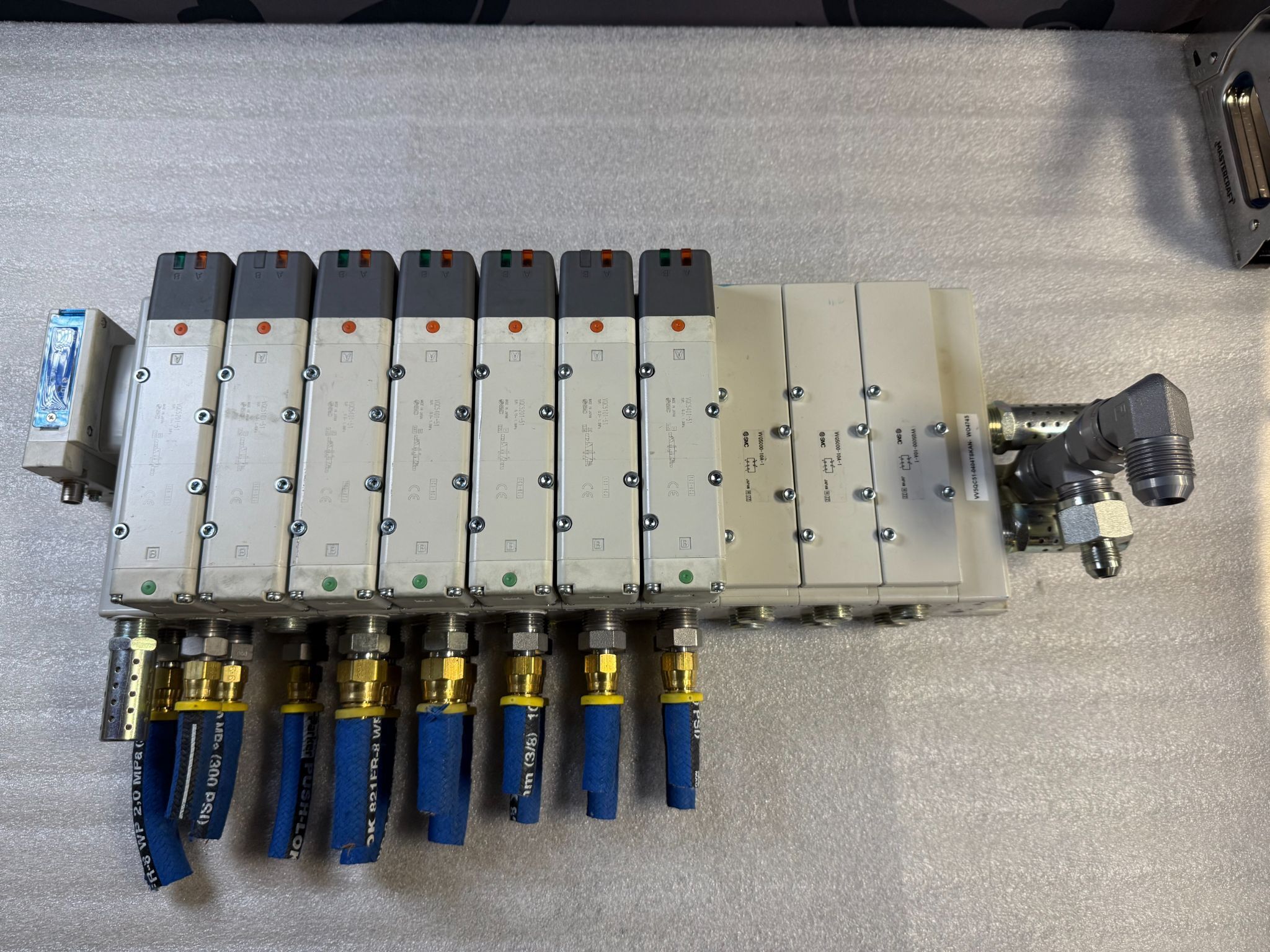 SMC VV5QC51‑0404TSKAN Pneumatic Valve Manifold Assembly USED 0