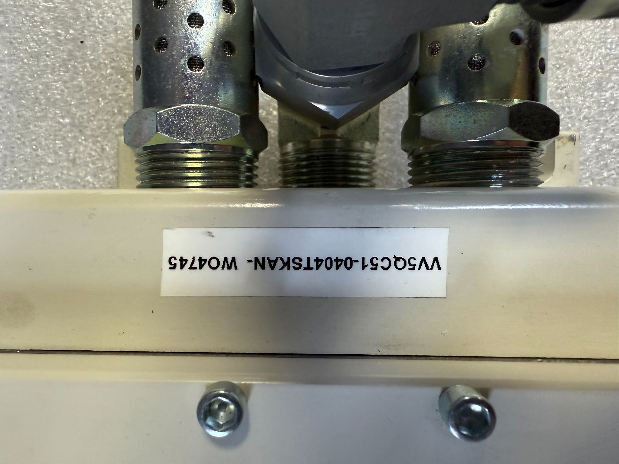 SMC VV5QC51‑0404TSKAN Pneumatic Valve Manifold Assembly USED 5