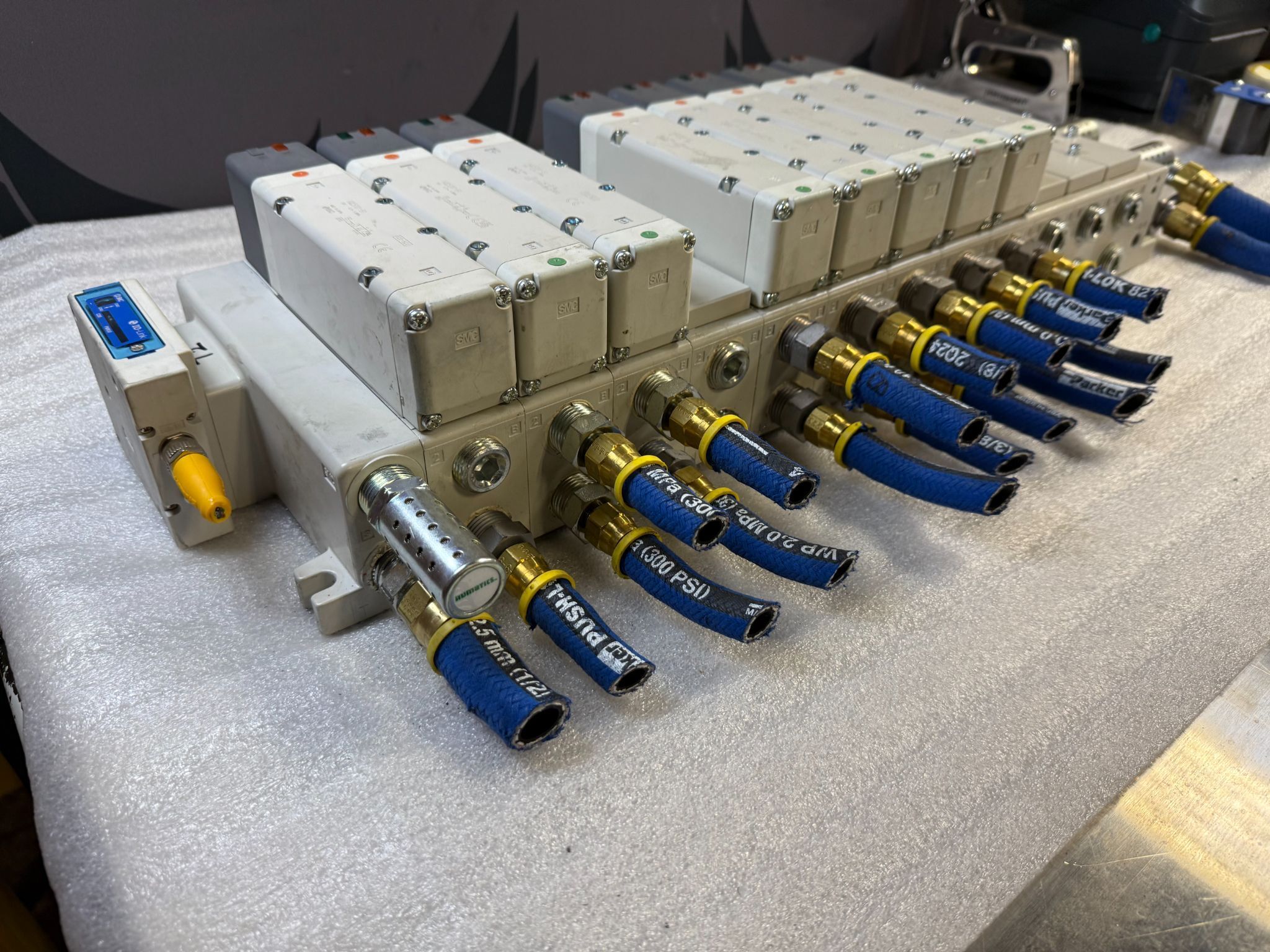 SMC VV5QC51‑1204TSKAN Pneumatic Valve Manifold IO‑Link USED 1