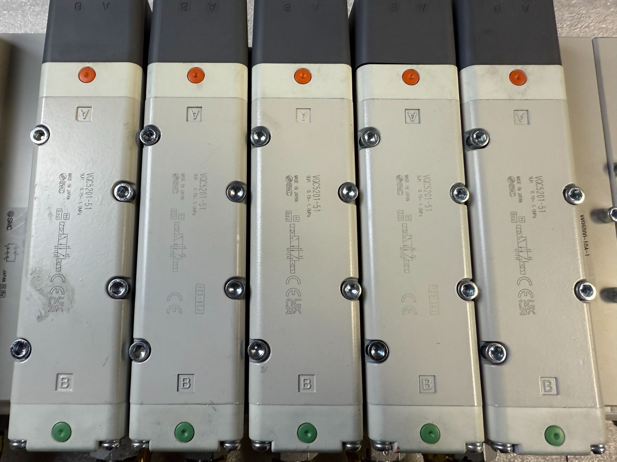 SMC VV5QC51‑1204TSKAN Pneumatic Valve Manifold IO‑Link USED 4