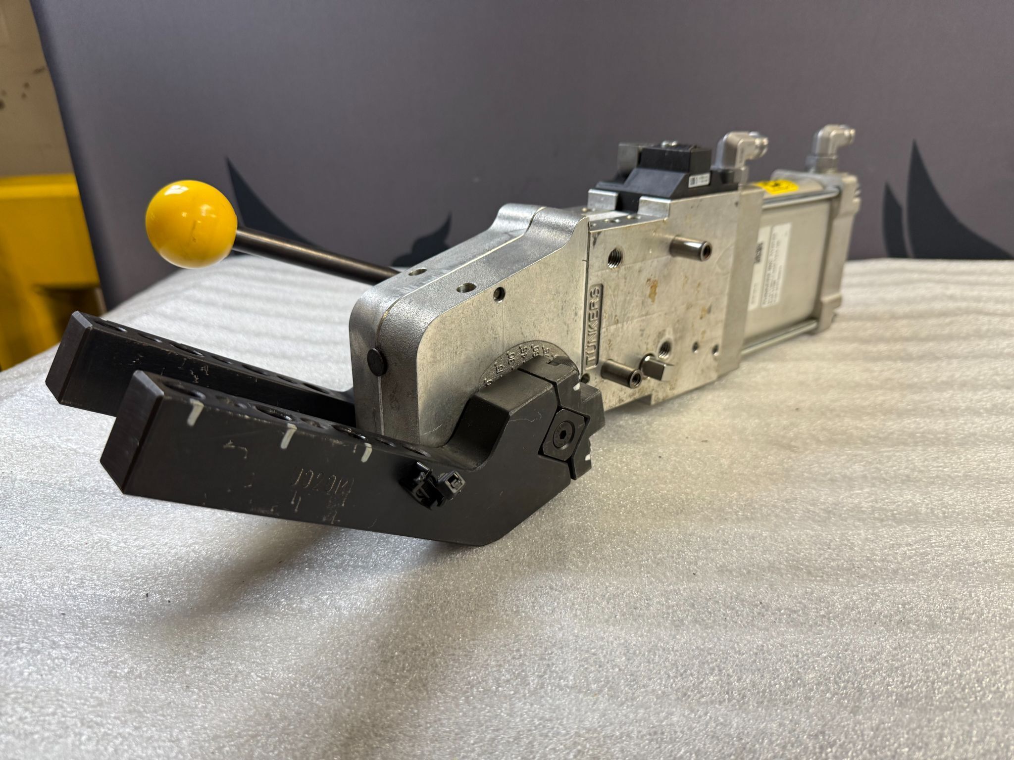TUNKERS VU 63.1 BR2 Z A035 T12 5‑120° Pneumatic Clamp USED 0