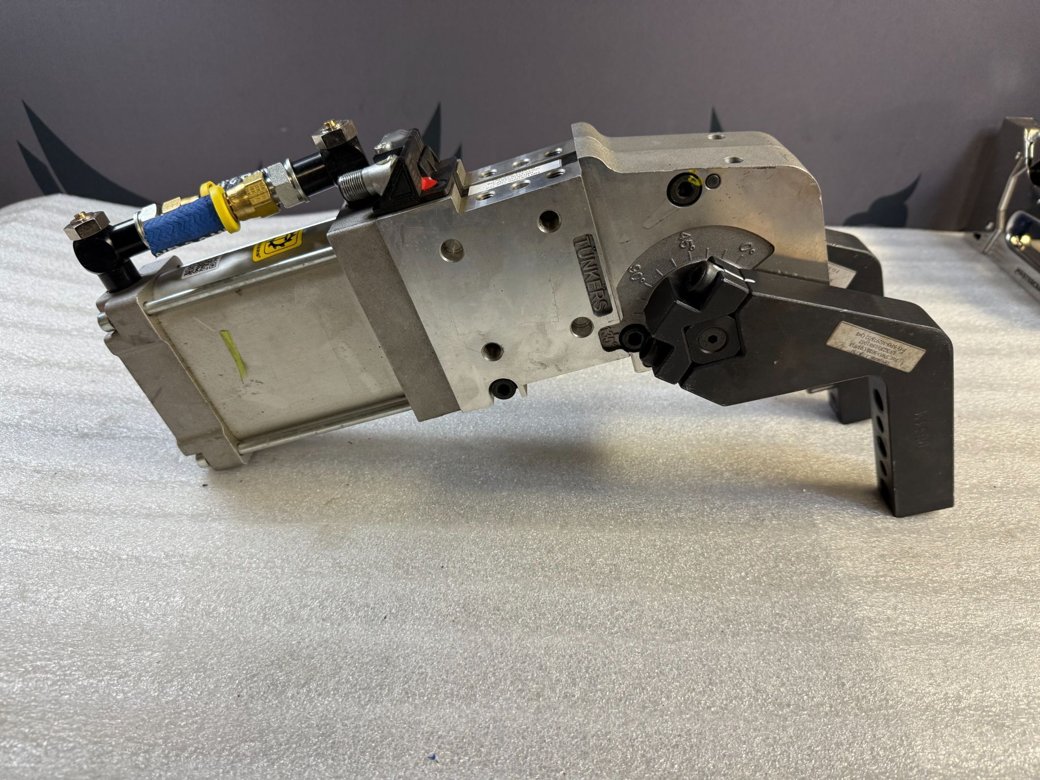 TUNKERS VU 63.1 BR2 A035 T12 5-135° Pneumatic Clamp USED 0