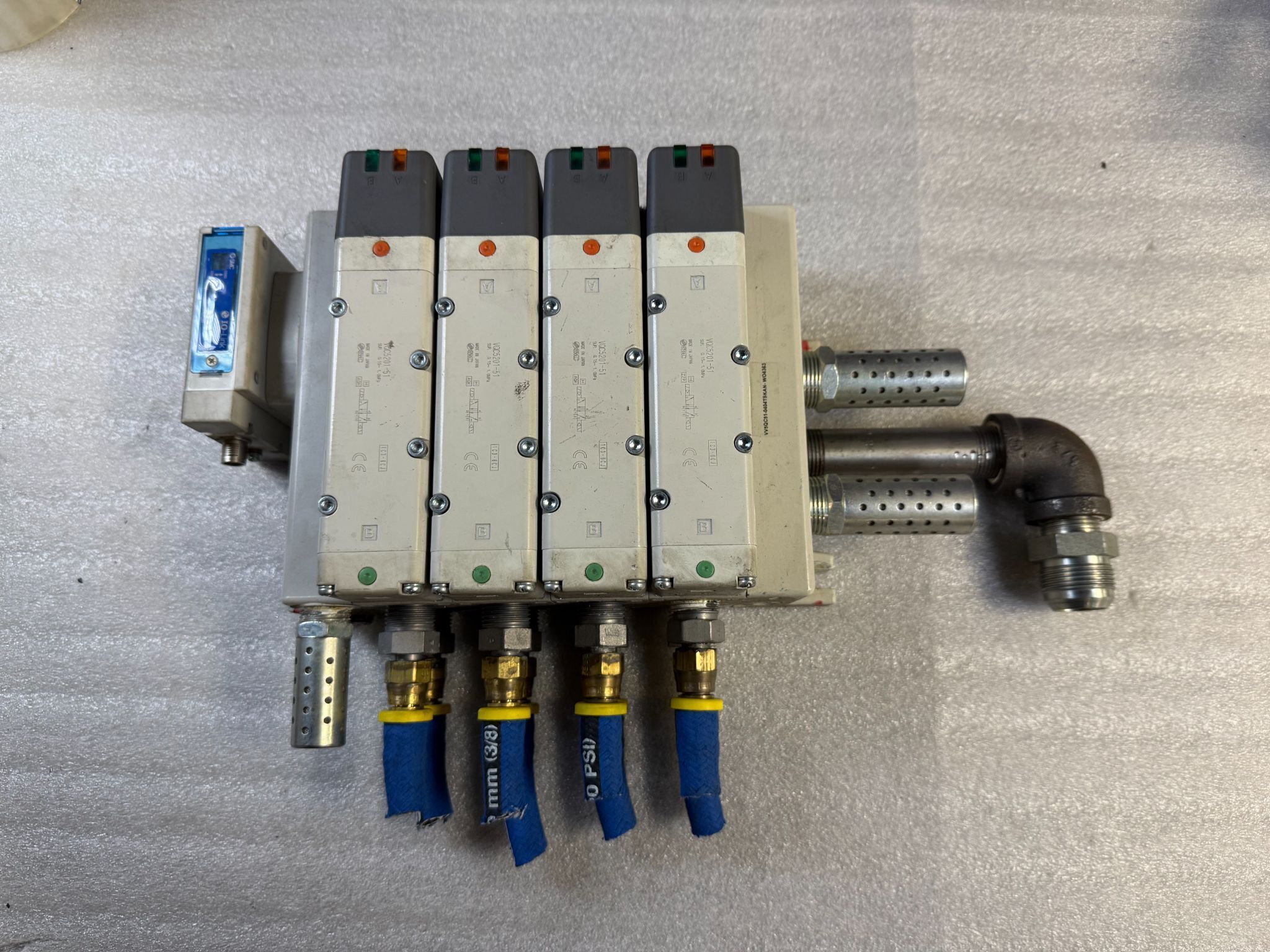 SMC VV5QC51‑0404TSKAN Pneumatic Valve Manifold Assembly USED 0