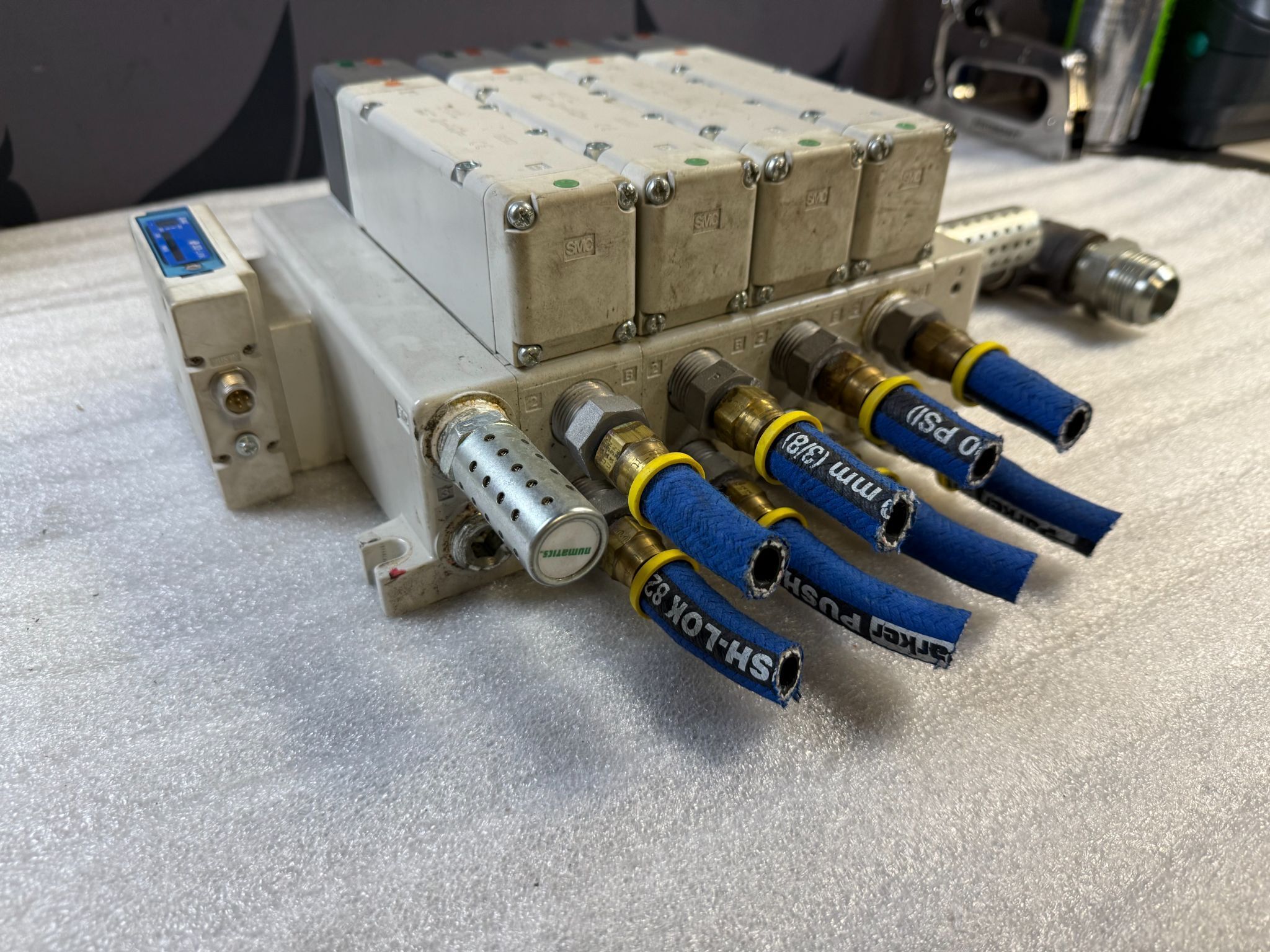 SMC VV5QC51‑0404TSKAN Pneumatic Valve Manifold Assembly USED 2