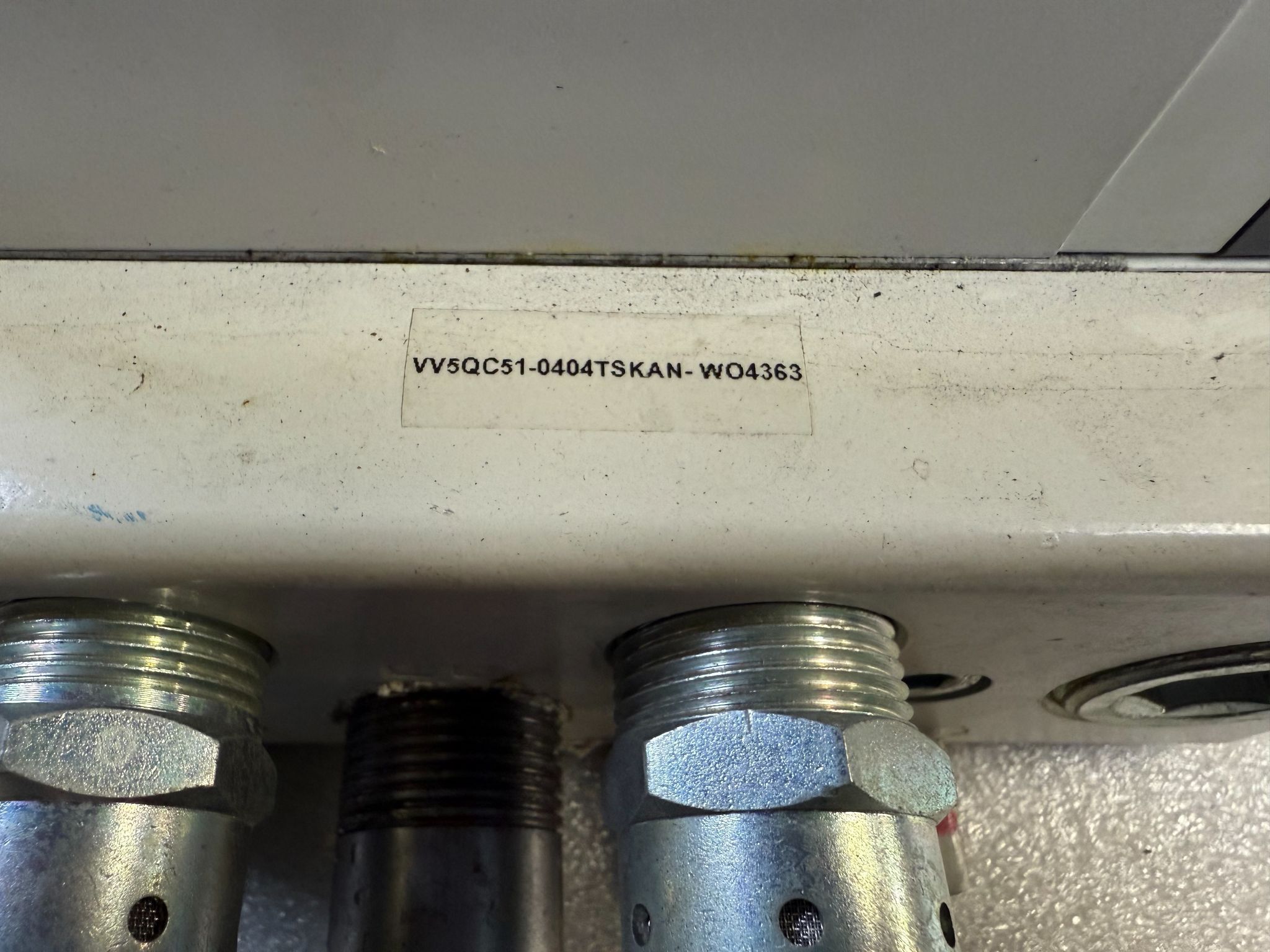 SMC VV5QC51‑0404TSKAN Pneumatic Valve Manifold Assembly USED 4