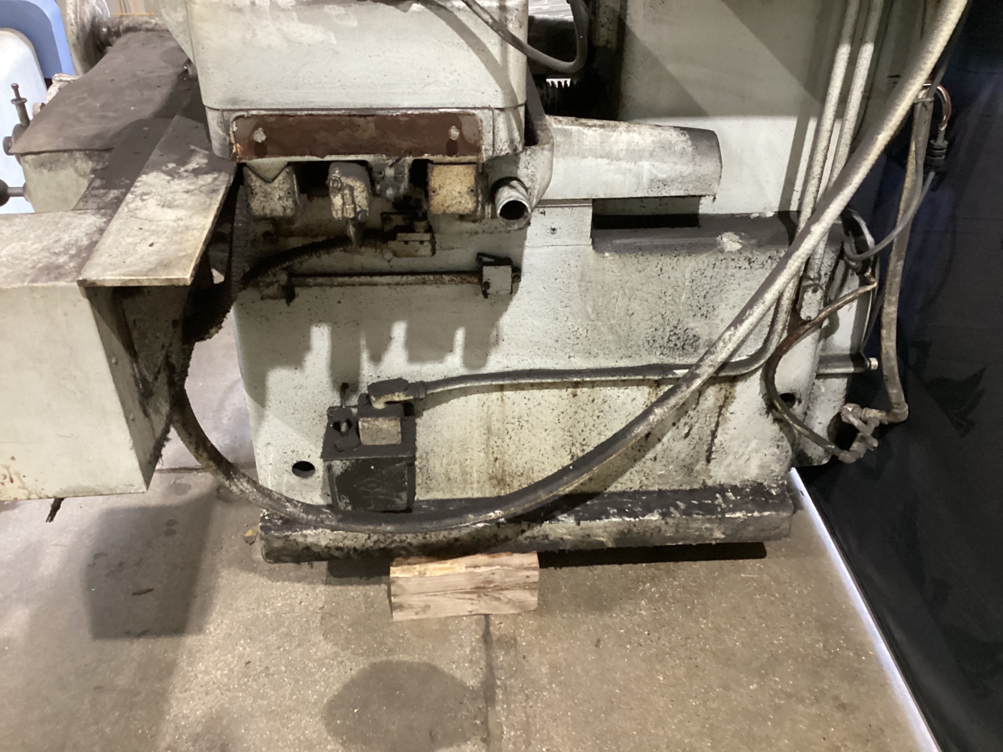 GALLMEYER & LIVINGSTON Surface Grinder USED 3