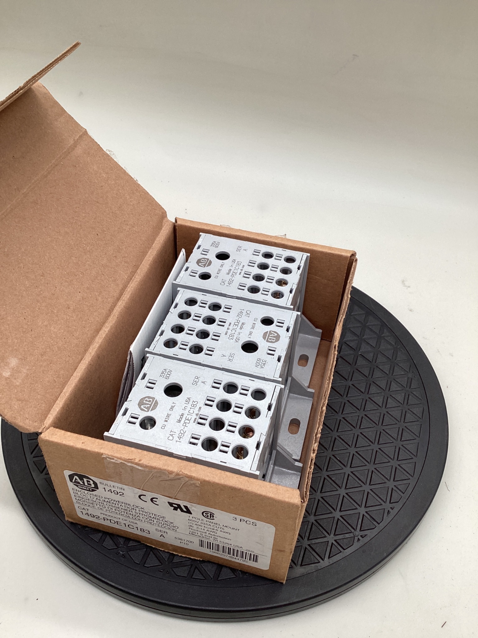 ALLEN-BRADLEY 1492-PDE1C183 Enclosed Power Distribution Block NEW 0