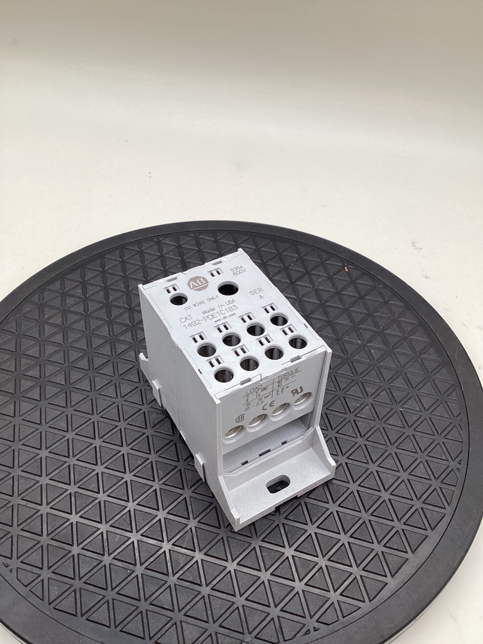 ALLEN-BRADLEY 1492-PDE1C183 Enclosed Power Distribution Block NEW 3
