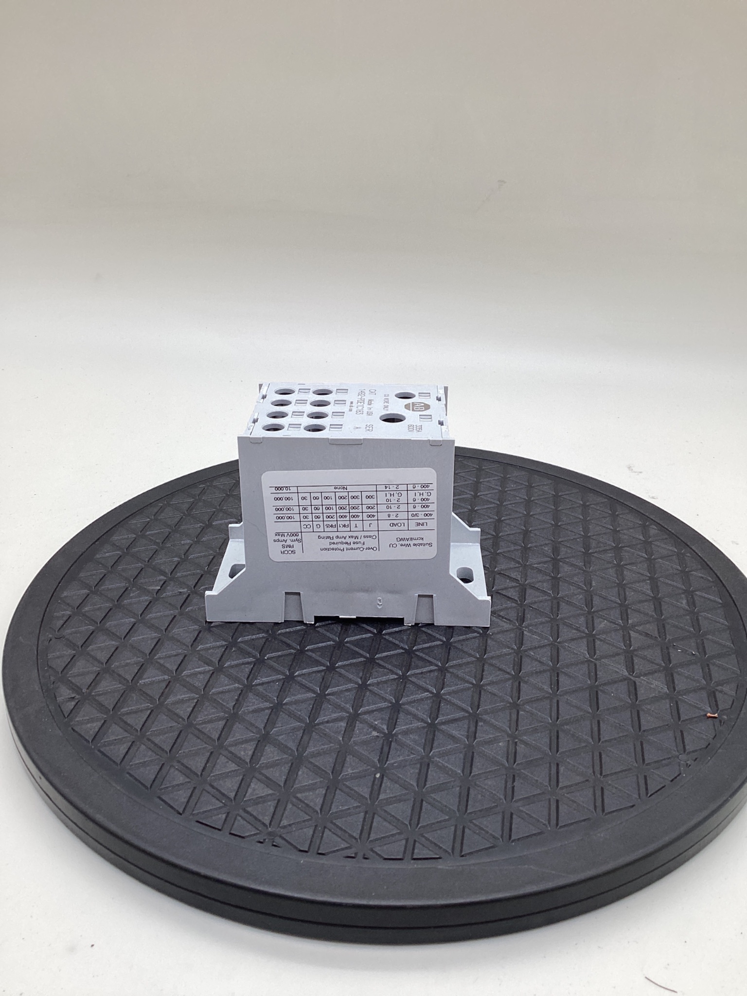ALLEN-BRADLEY 1492-PDE1C183 Enclosed Power Distribution Block NEW 5