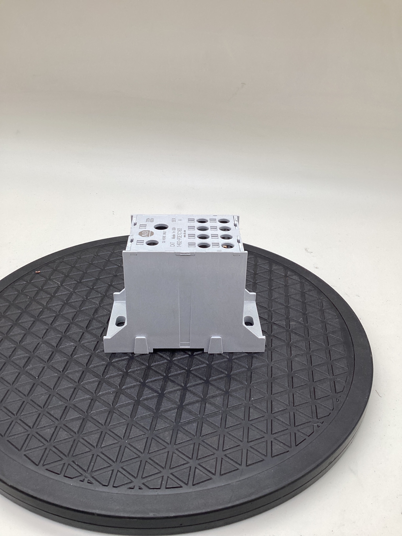 ALLEN-BRADLEY 1492-PDE1C183 Enclosed Power Distribution Block NEW 7