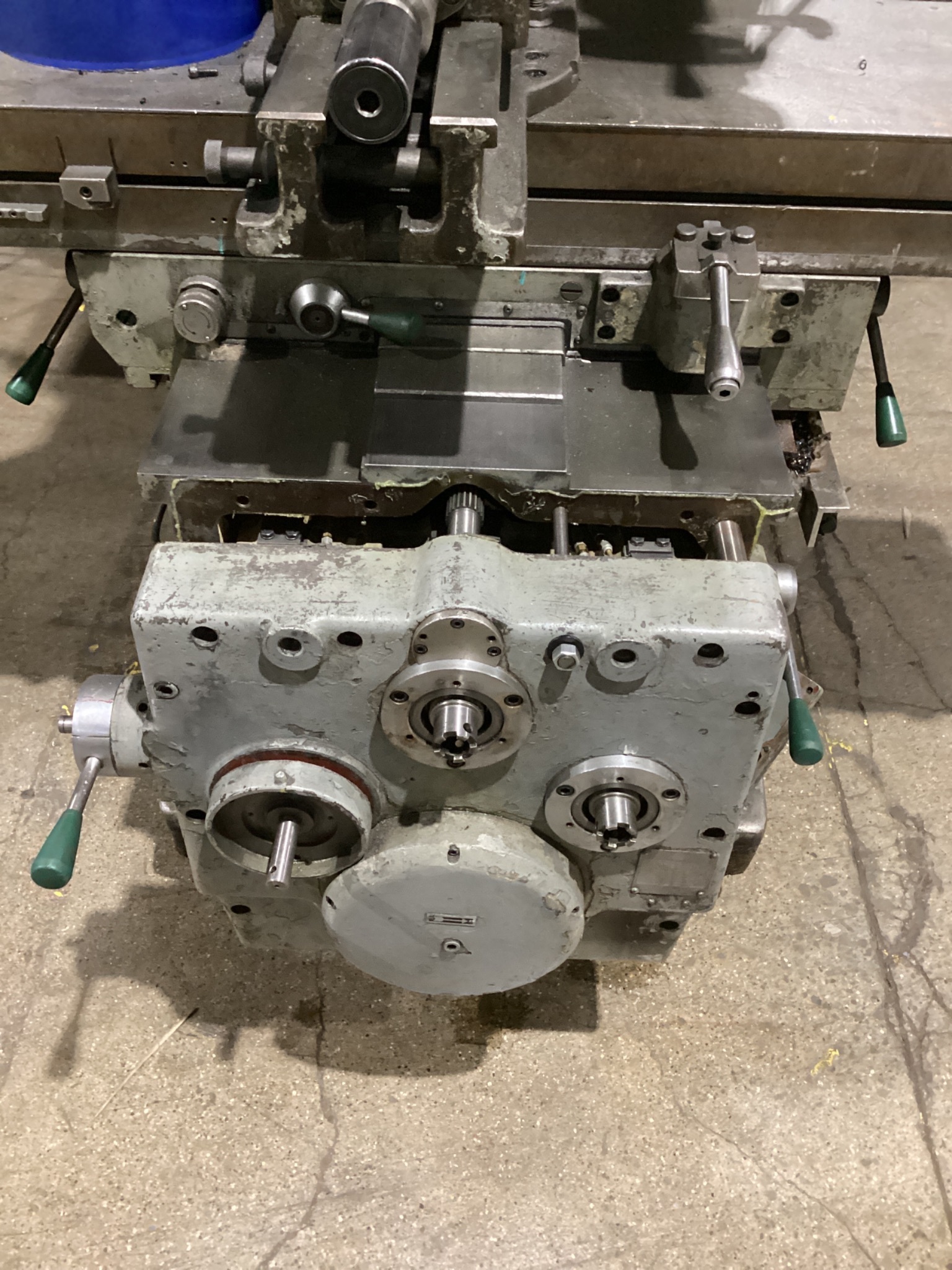 KEARNEY & TRECKER 415 S-15 Vertical Milling Machine USED 3