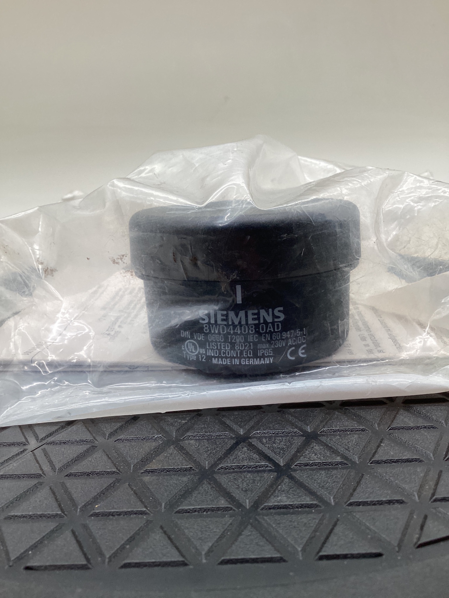 SIEMENS 8WD4408-0AD Tube Mounting Adapter NEW 0
