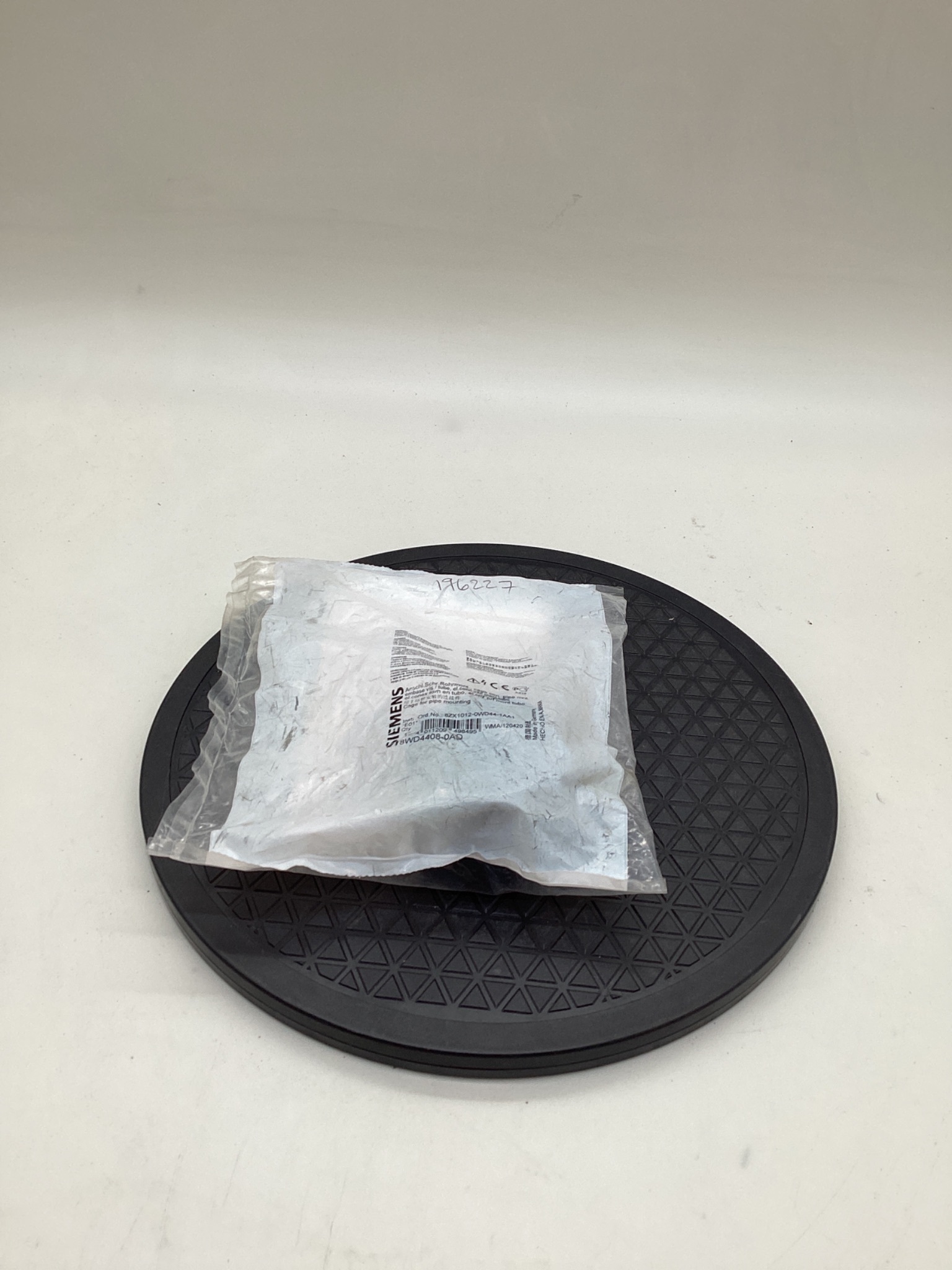 SIEMENS 8WD4408-0AD Tube Mounting Adapter NEW 2