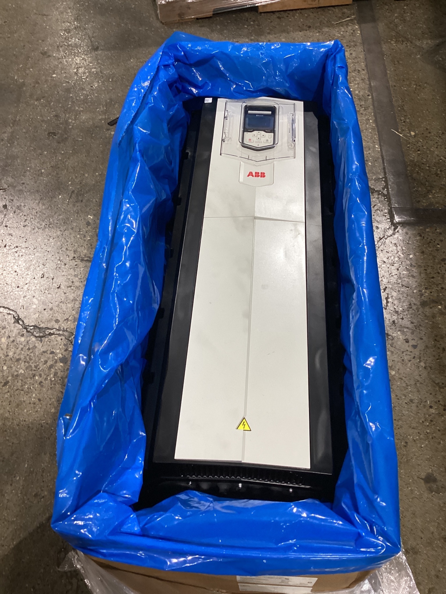 ABB ACS880-01-302A-5+B056+D150 Variable Frequency Drive NEW 0