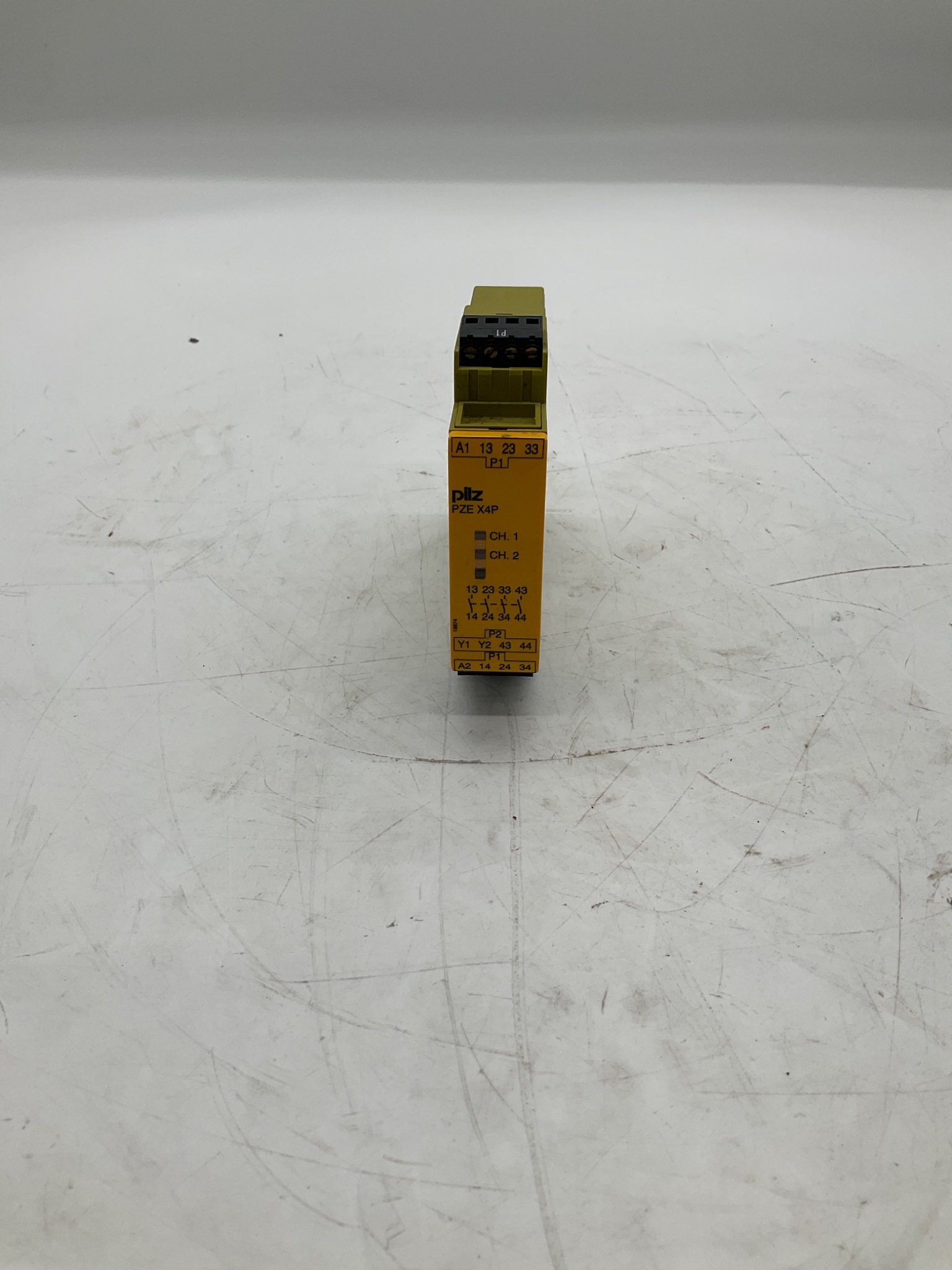 PILZ 777585 PZE X4P Safety Monitoring Relay 24VDC USED 0