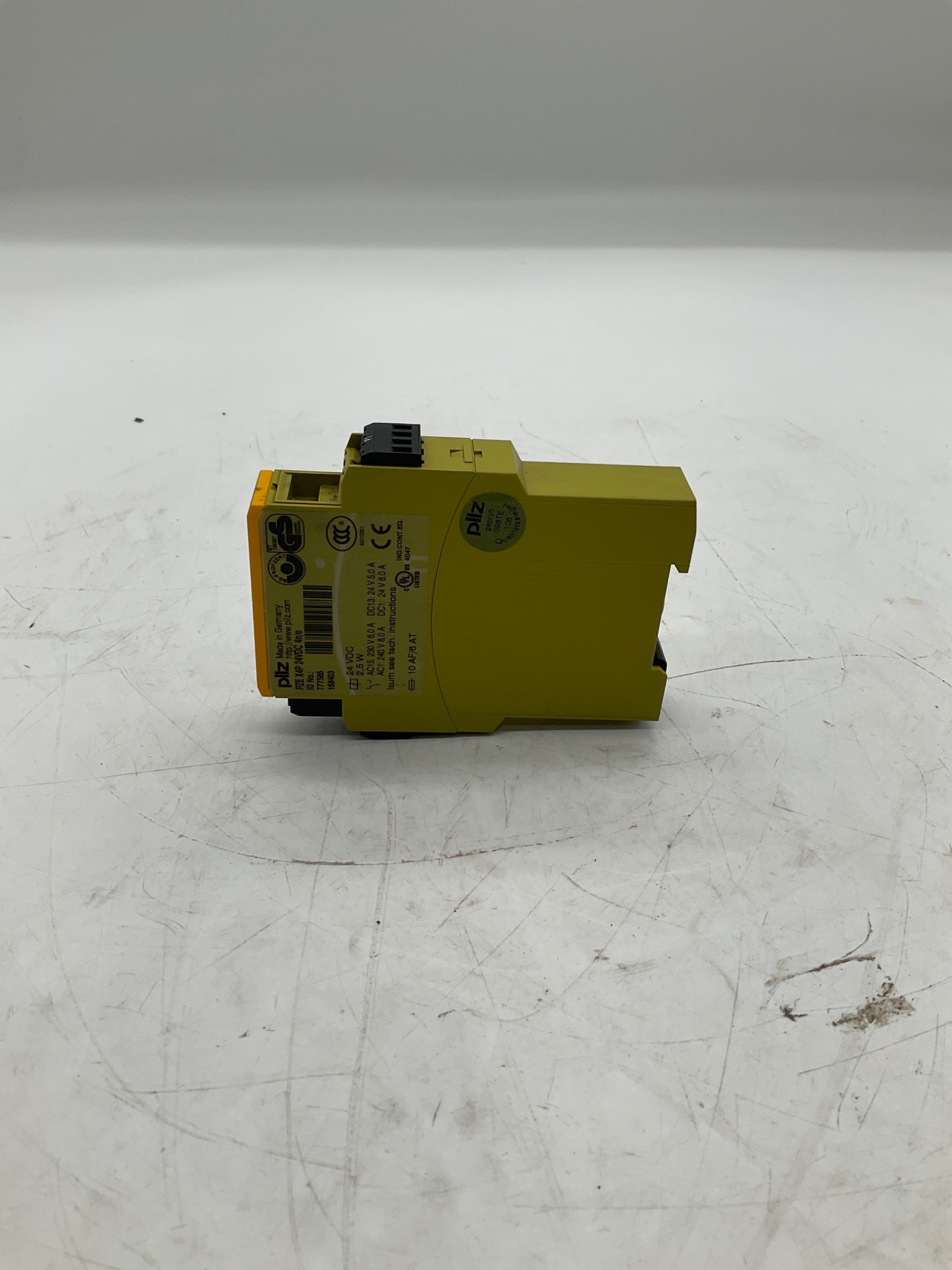 PILZ 777585 PZE X4P Safety Monitoring Relay 24VDC USED 1