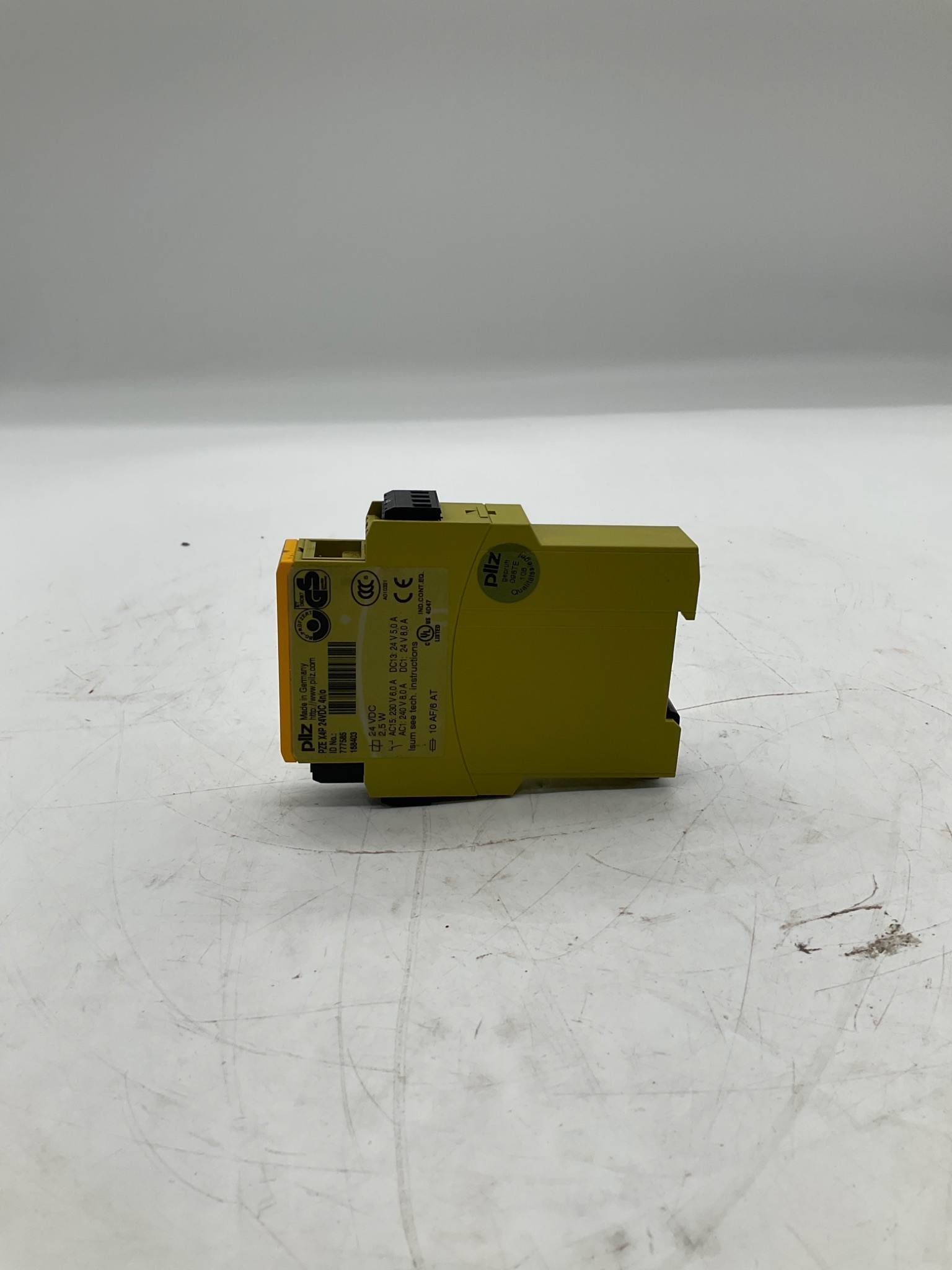 PILZ 777585 PZE X4P Safety Monitoring Relay 24VDC USED 3