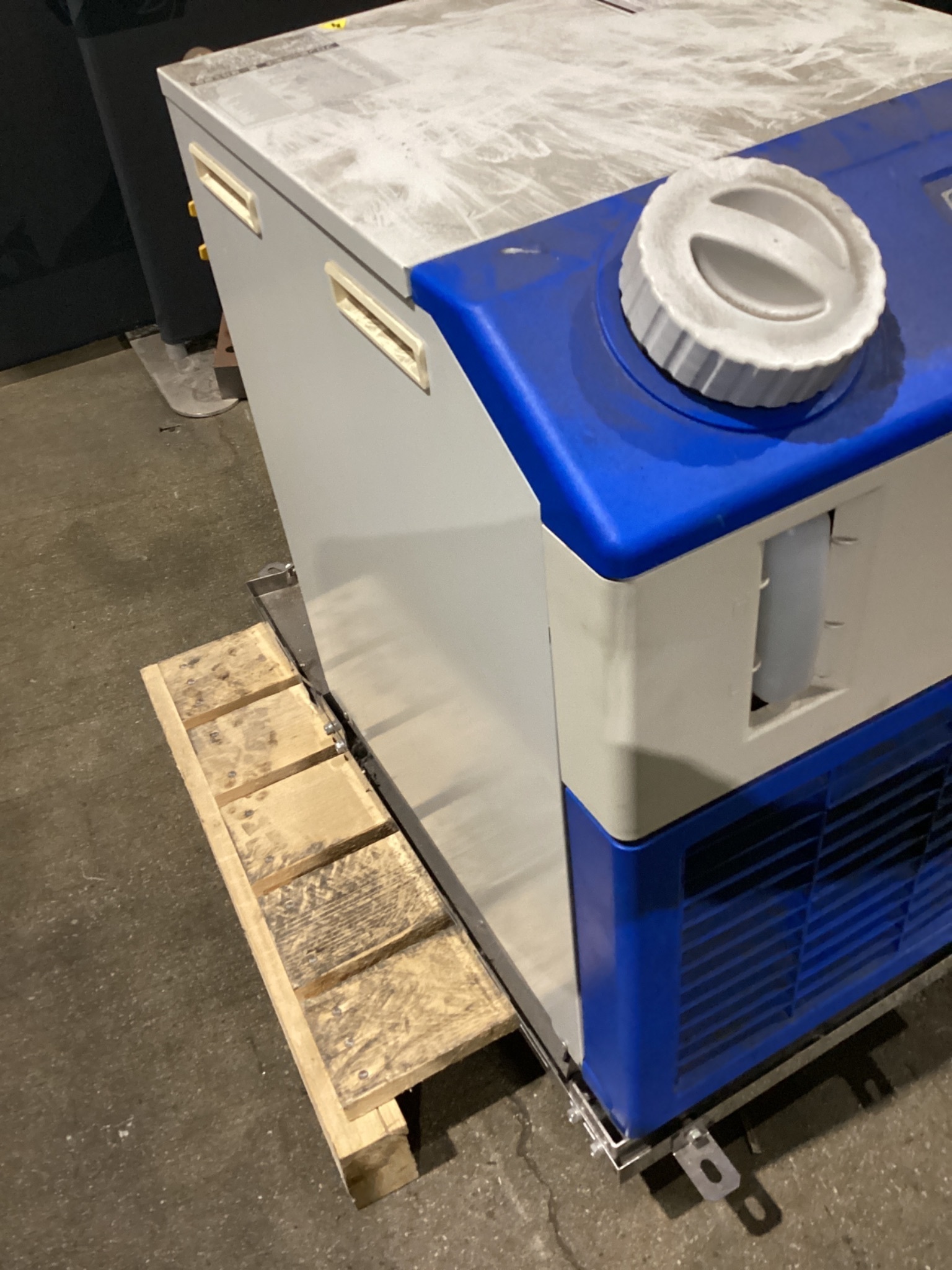 SMC HRS018-AN-20-T Thermo Chiller USED 3