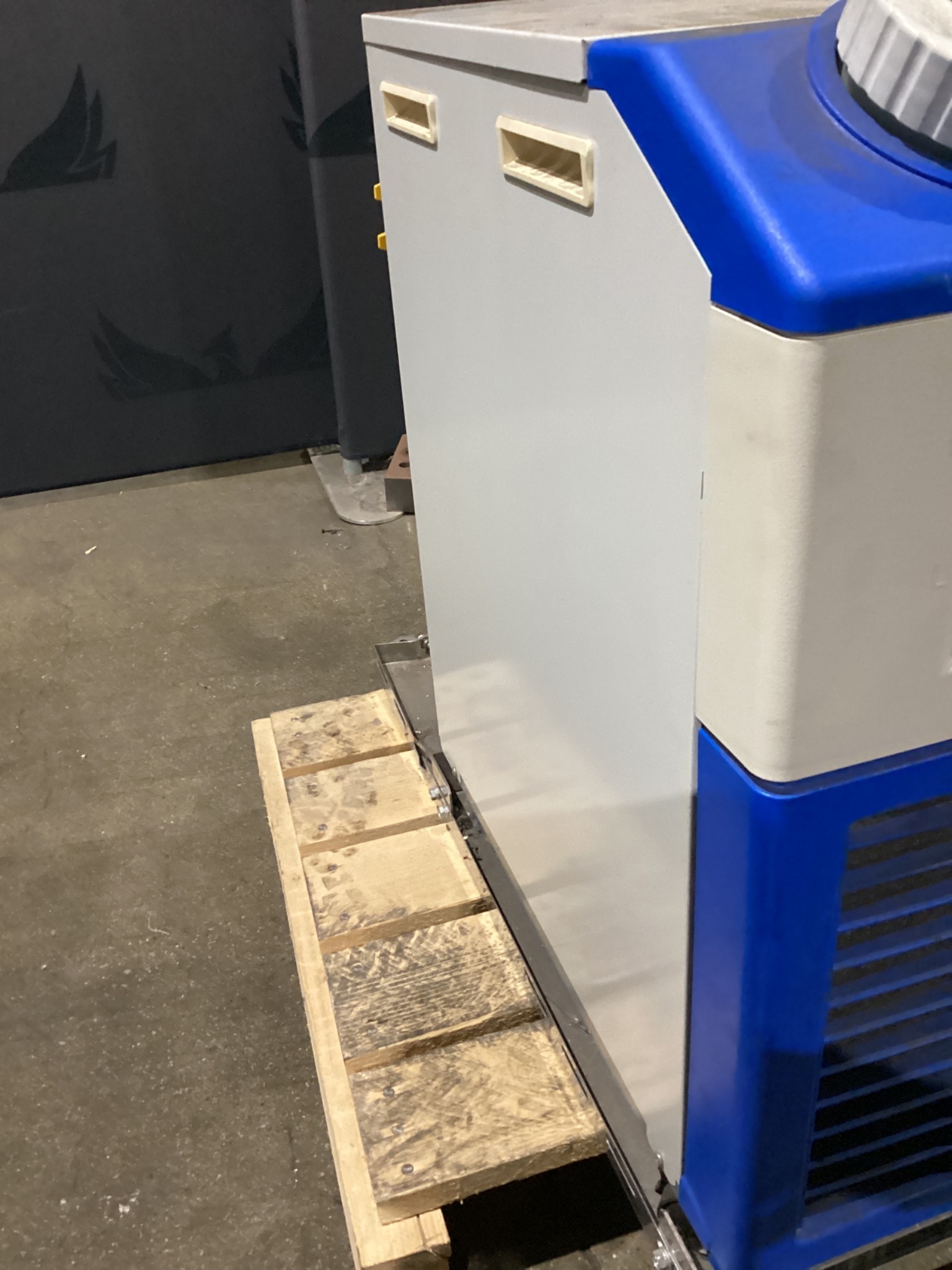SMC HRS018-AN-20-T Thermo Chiller USED 3