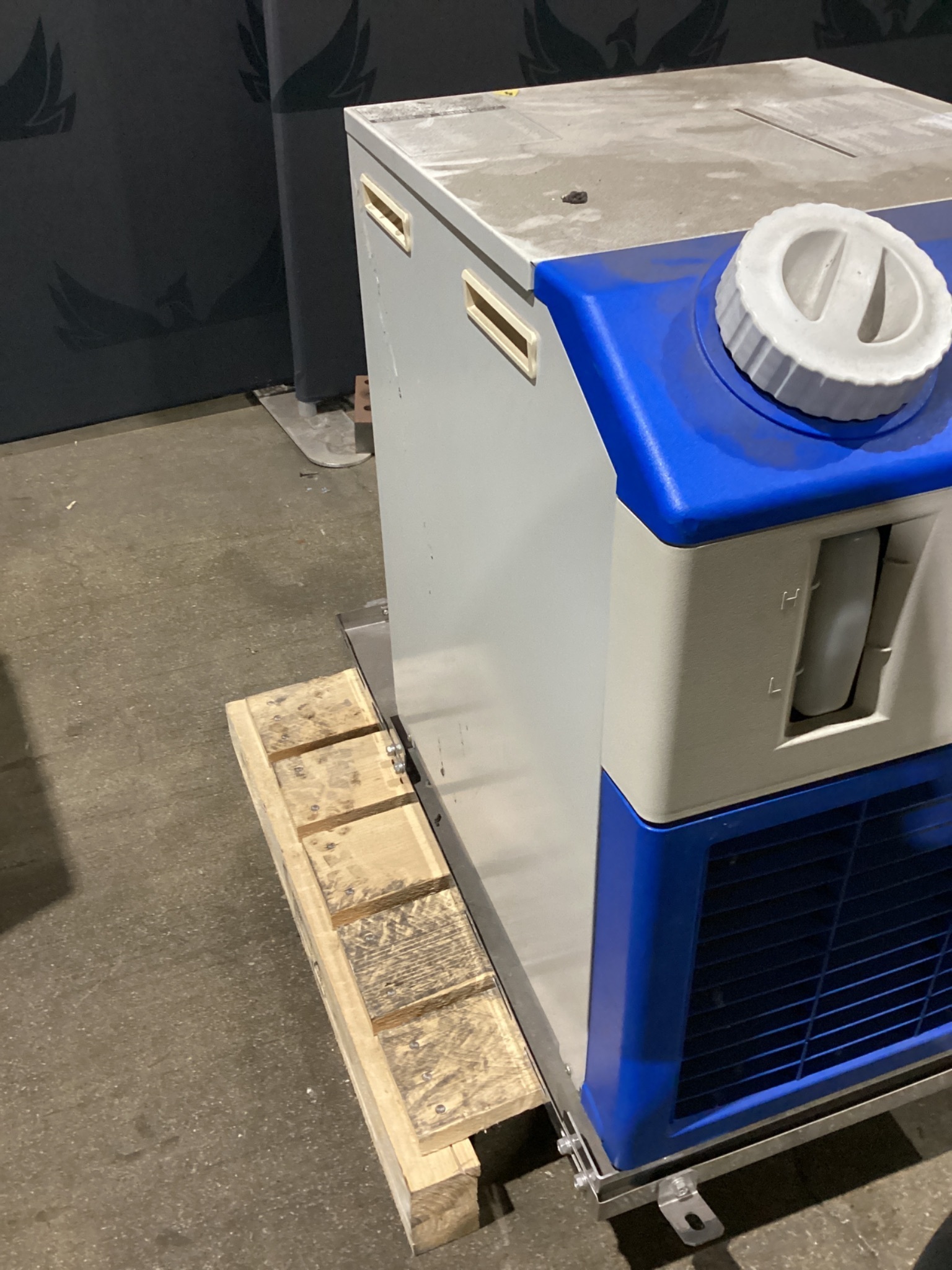 SMC HRS018-AN-20-T Thermo Chiller USED 1