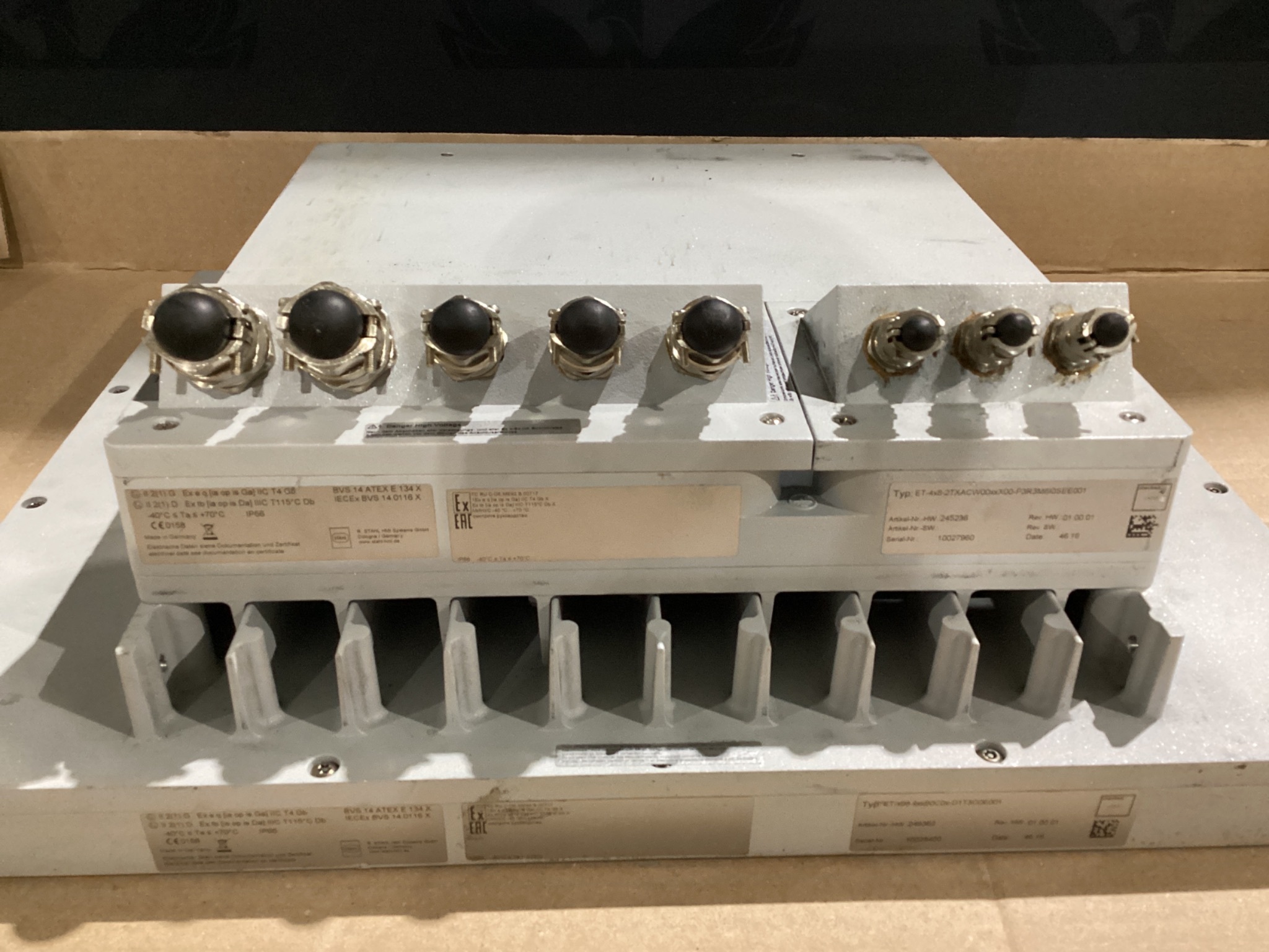 SIEMENS / R Stahl ET-498-2TX-AC Shark Hazardous Area / Explosion Proof Operator Station USED 7