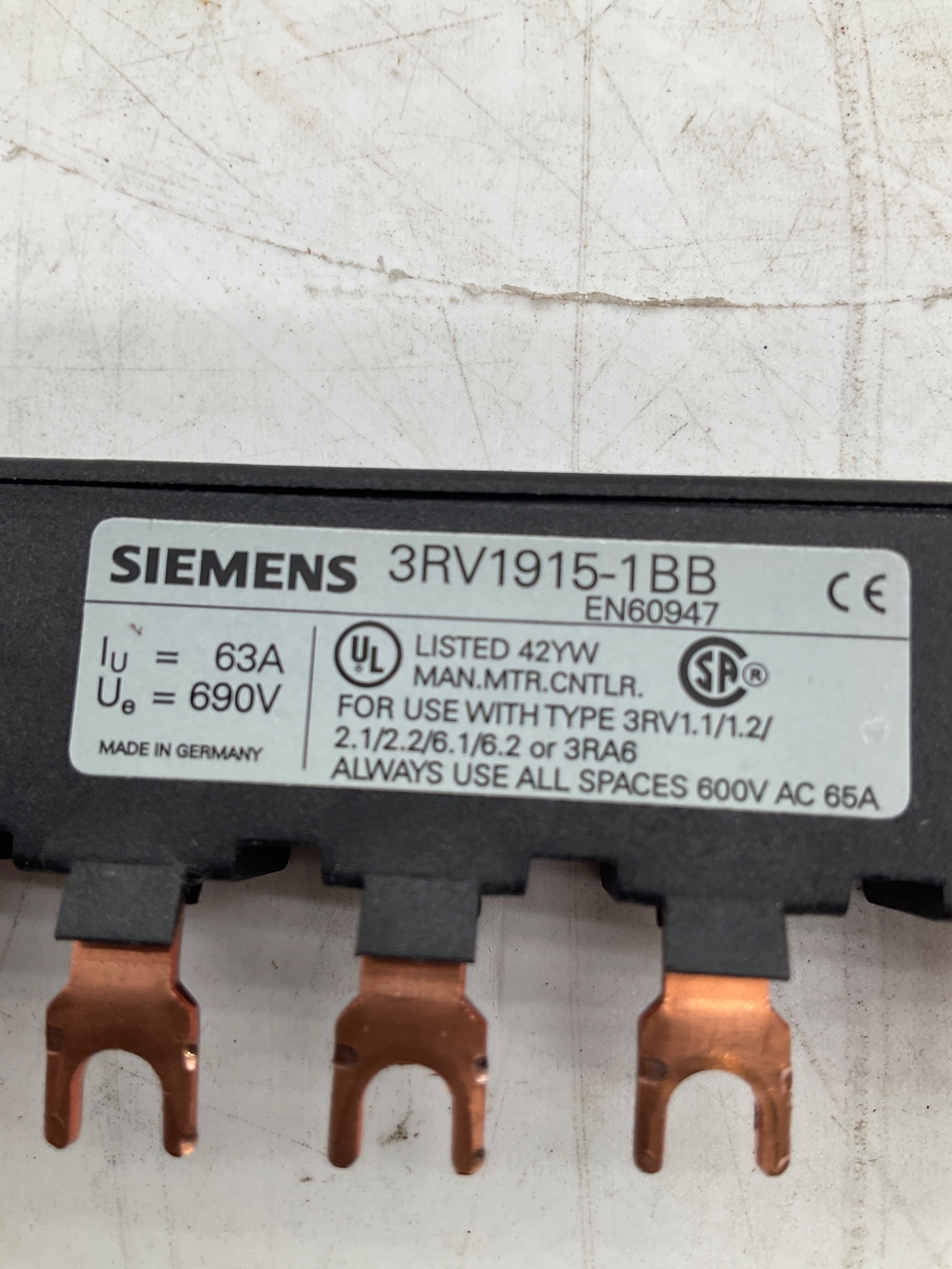 SIEMENS 3RV1915-1BB 3-Phase Busbar Link 63A 690V USED 2
