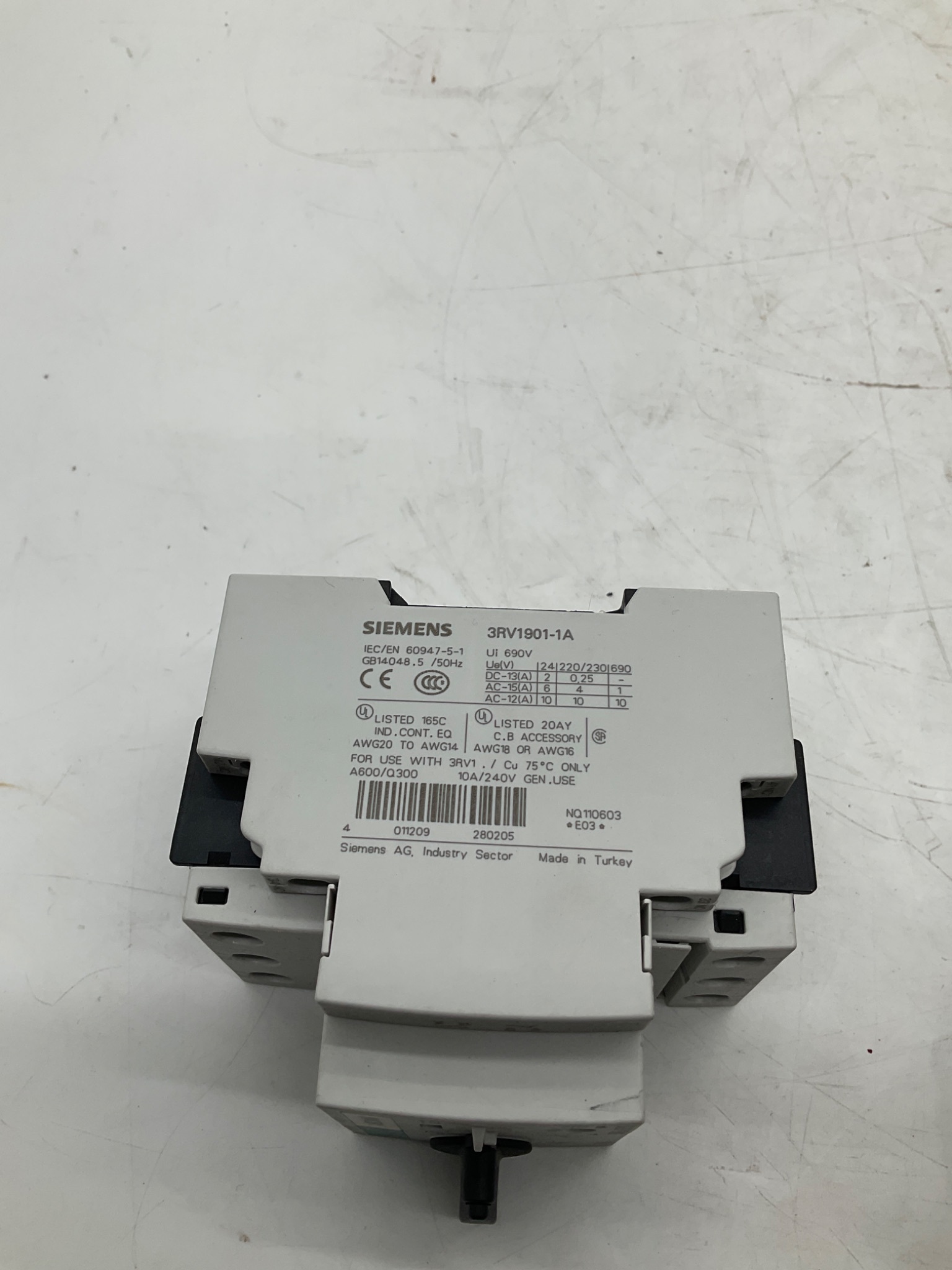 SIEMENS 3RV1021-1DA10 Motor Starter Protector W/ 3RV1901-1A Aux Contact USED 1