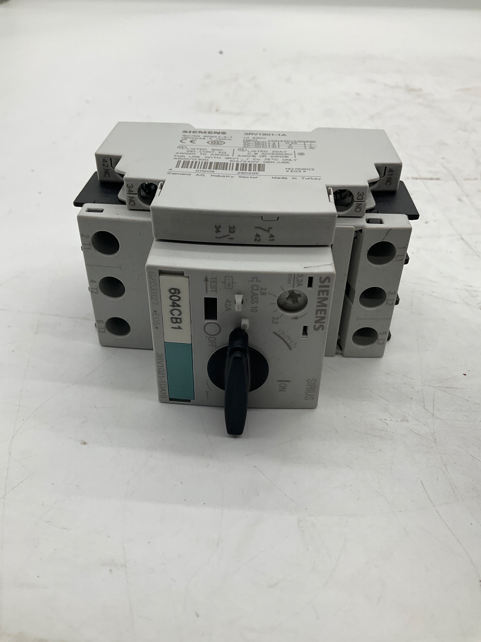SIEMENS 3RV1021-1DA10 Motor Starter Protector W/ 3RV1901-1A Aux Contact USED 2