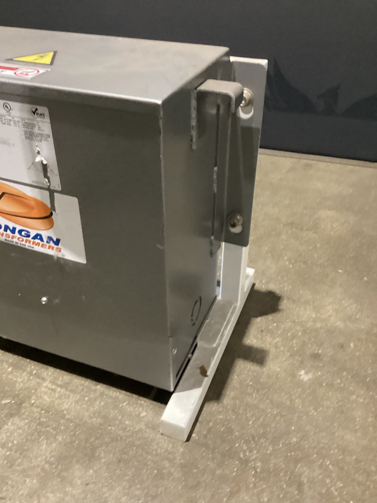 DONGAN 76-0209SH 9 KVA Three Phase Transformer 480V - 240V USED 2
