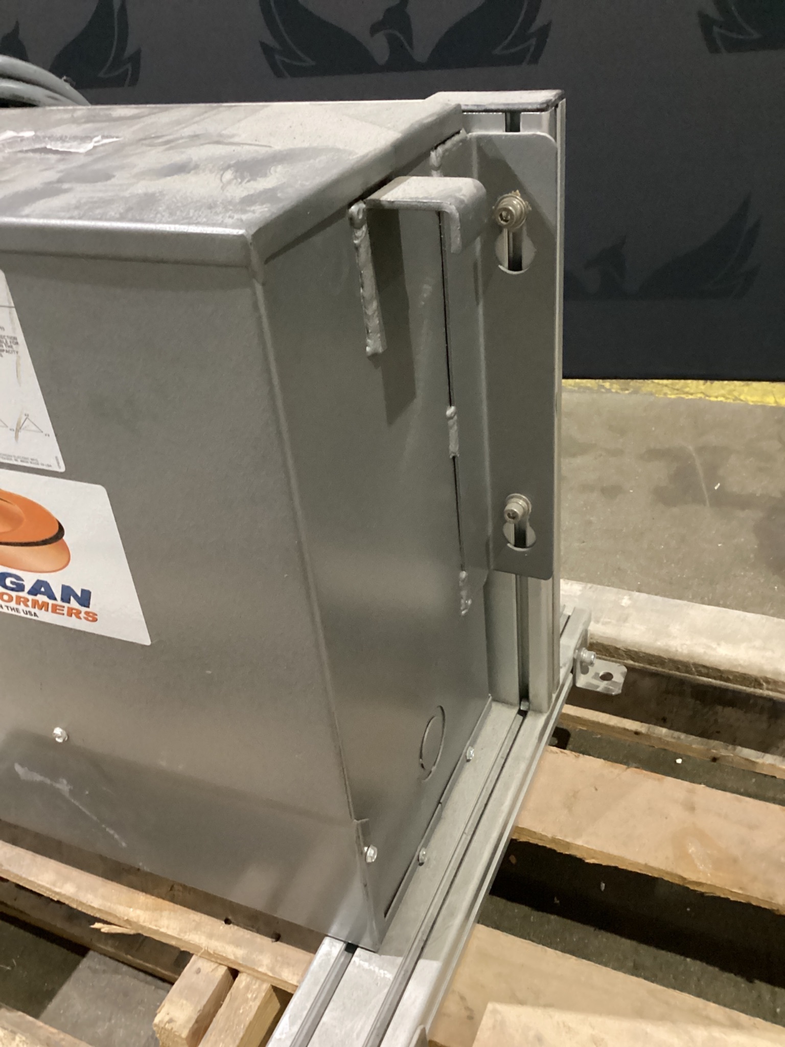 DONGAN 76-0209SH Three Phase General Purpose Transformer 9 KVA USED 2